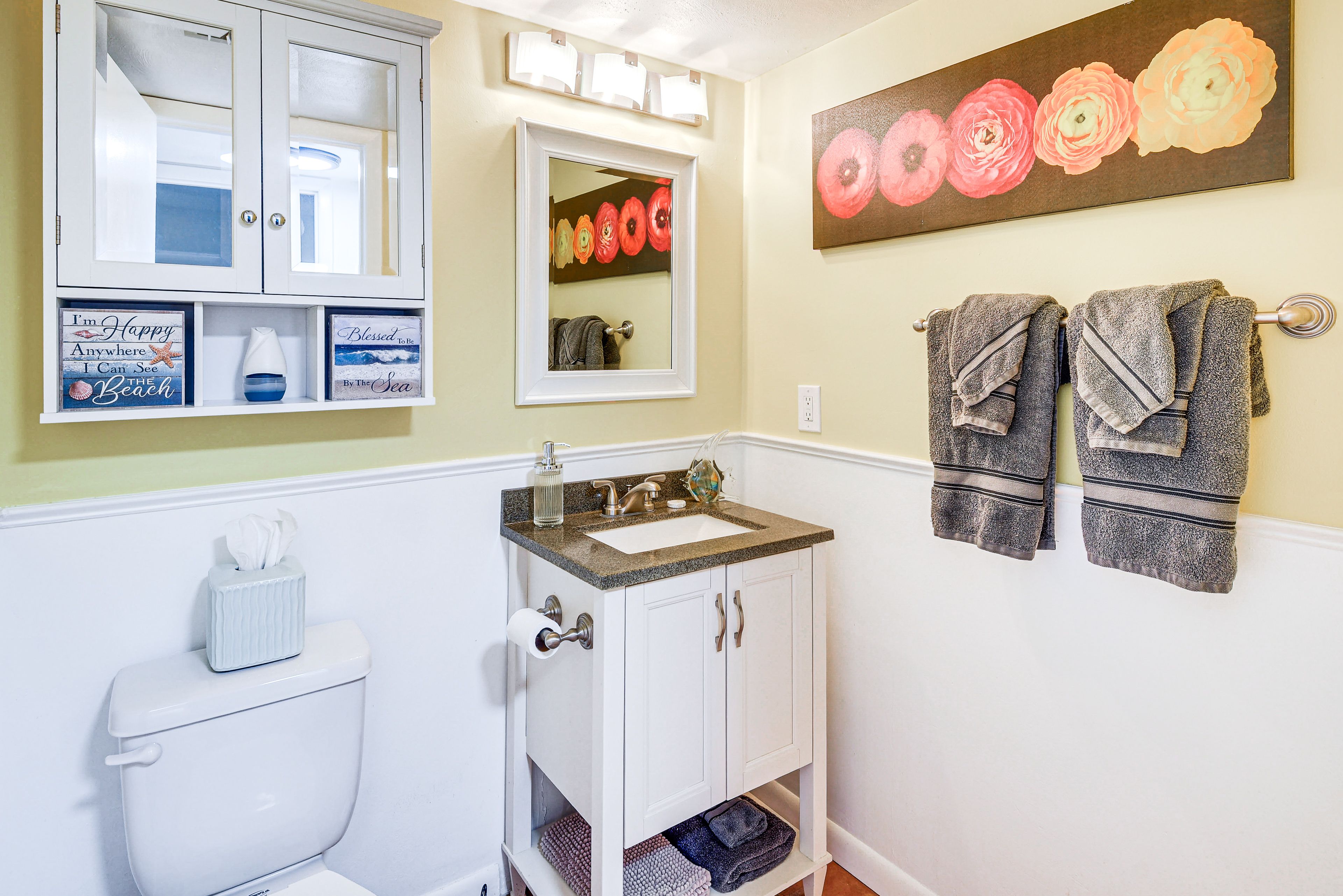 Full Bathroom | Towels Provided