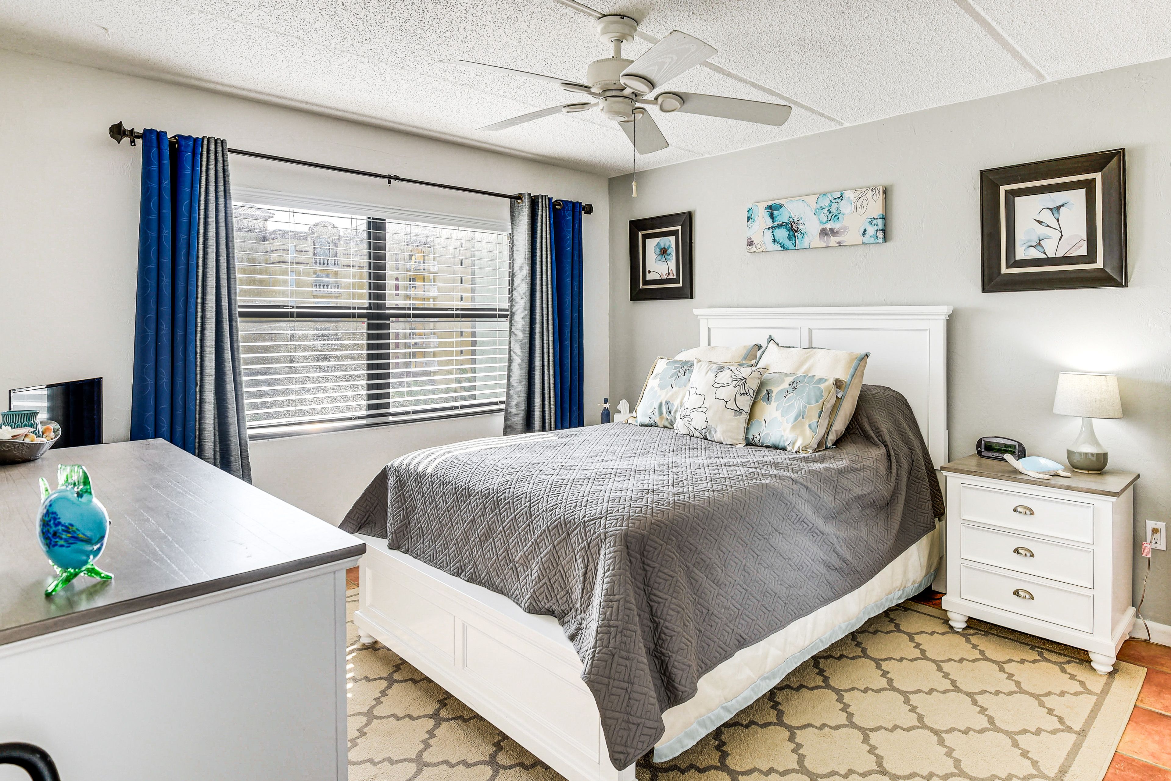 Bedroom 1 | Queen Bed | Linens Provided