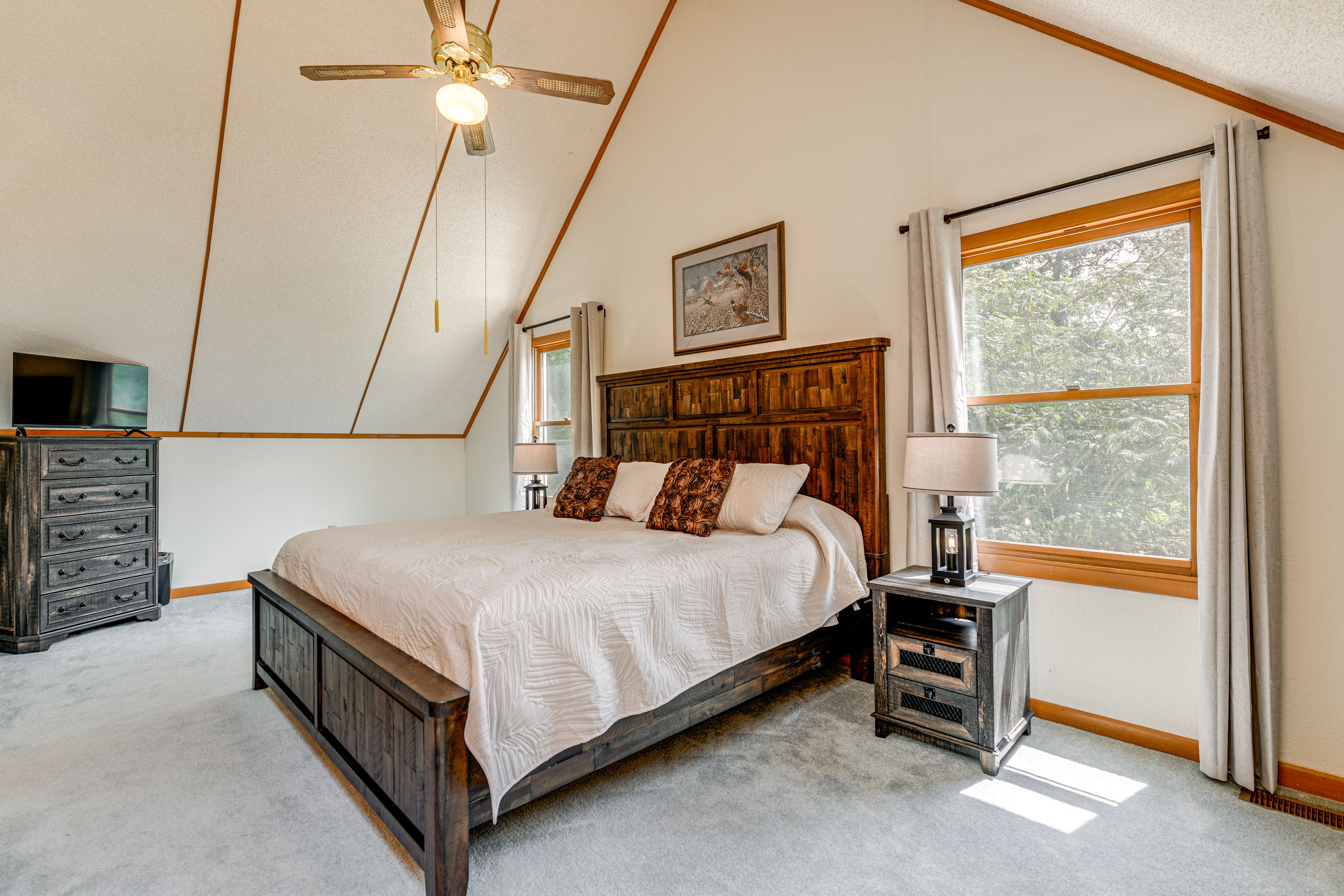 Bedroom 2 | 2nd Floor | King Bed | Linens Provided