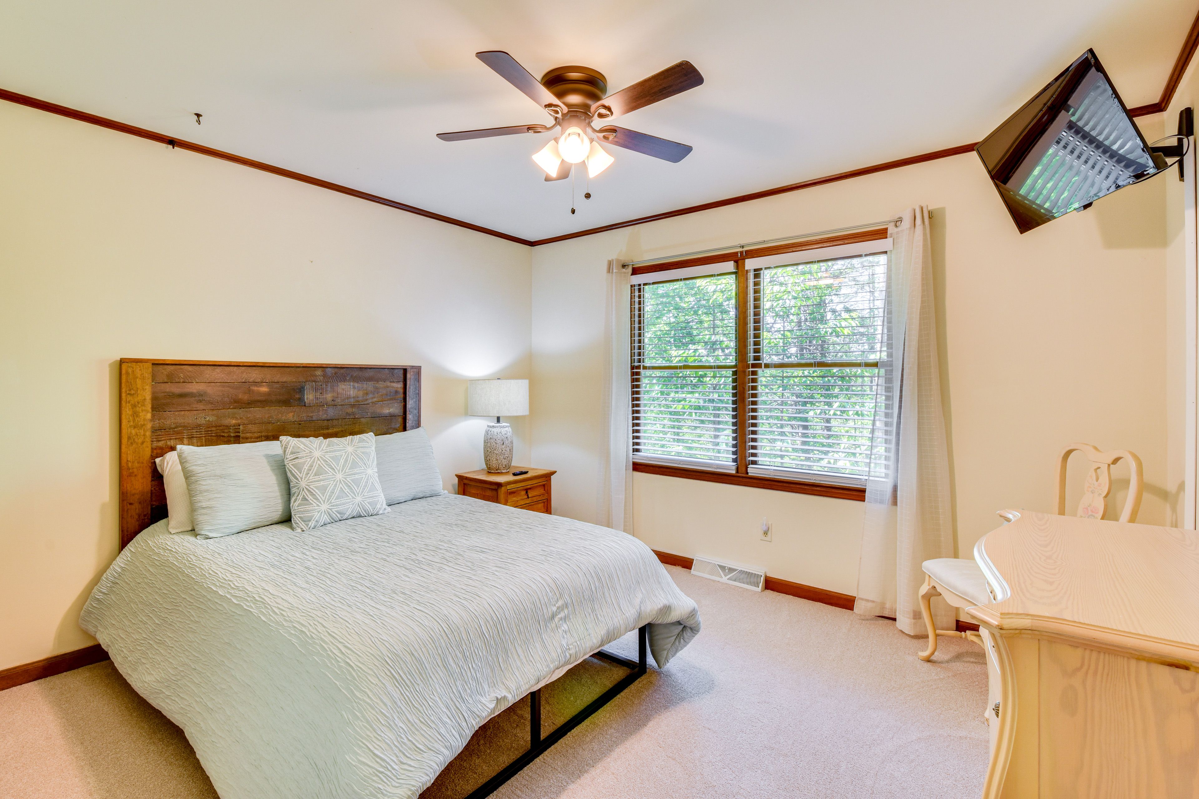 Bedroom 1 | Queen Bed | Linens Provided