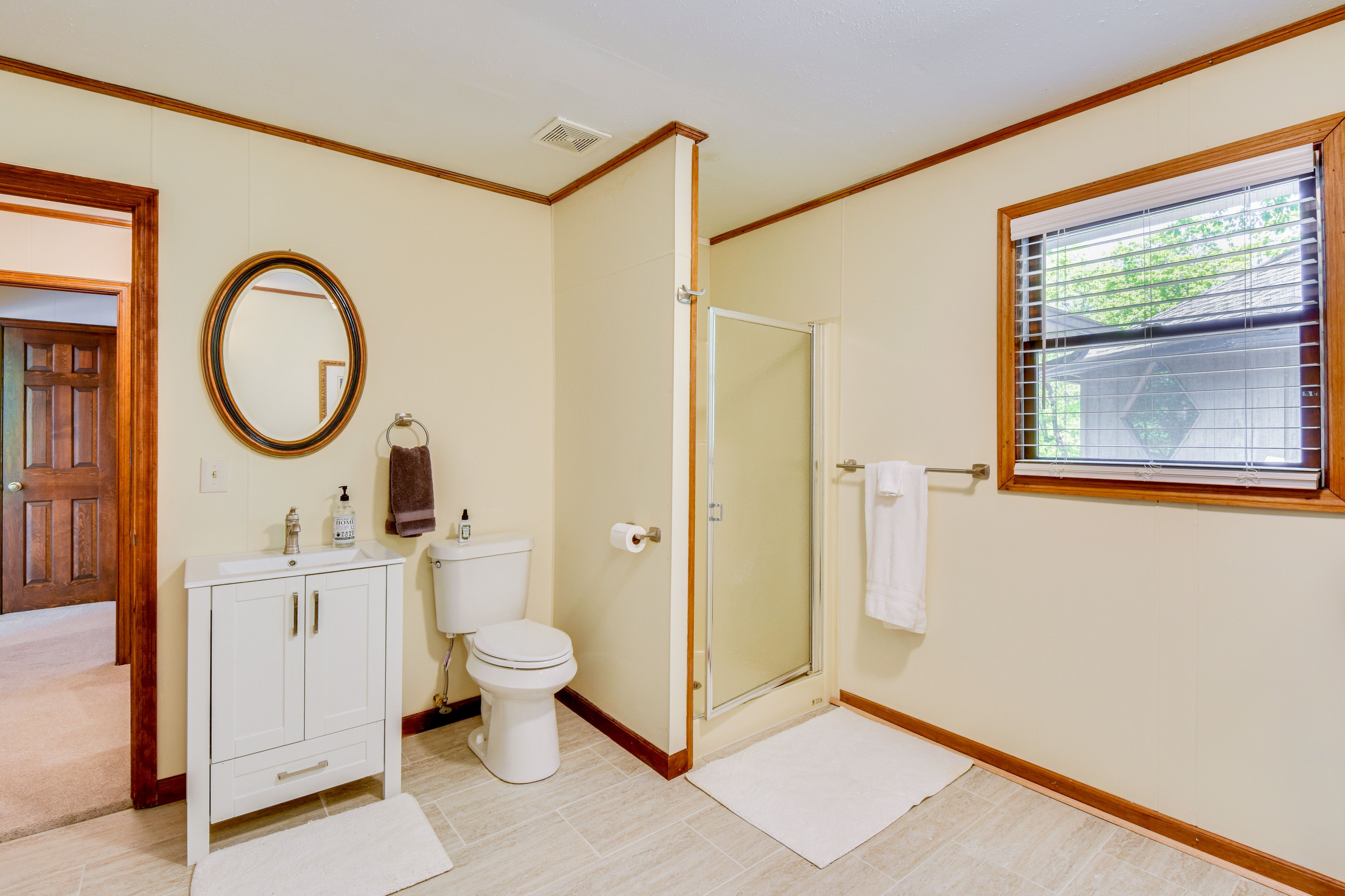 Full Bathroom | Towels Provided | Treadmill