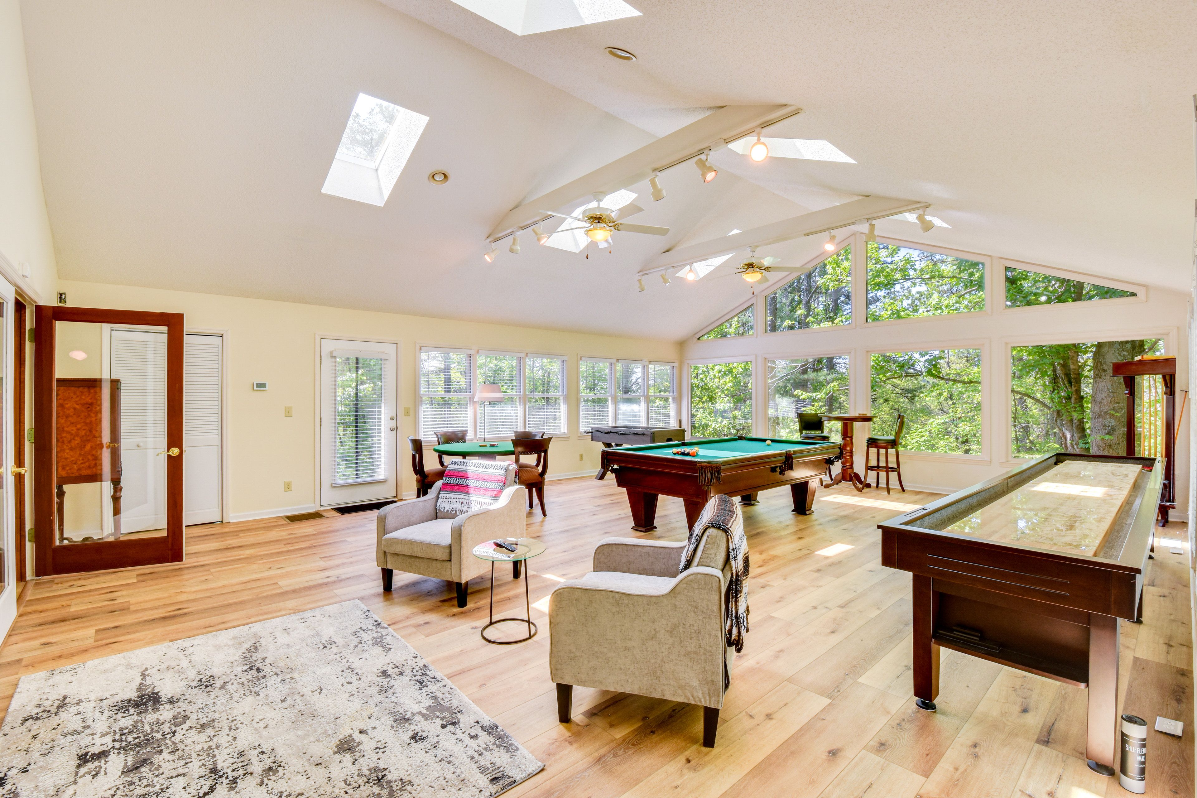Tiger Vacation Rental | 4BR | 3BA | 2 Steps to Enter | 3,300 Sq Ft