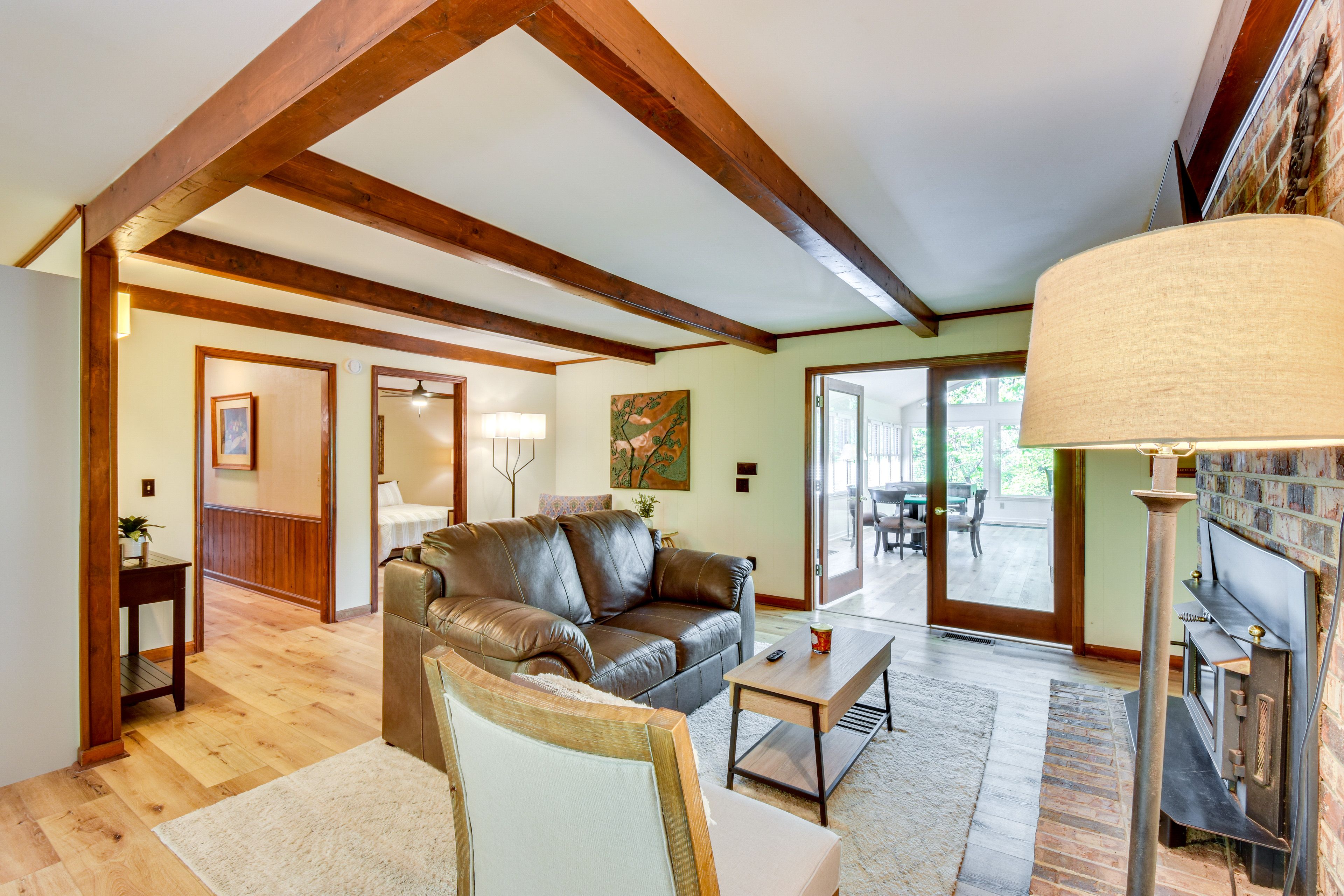 Sitting Room | Free WiFi