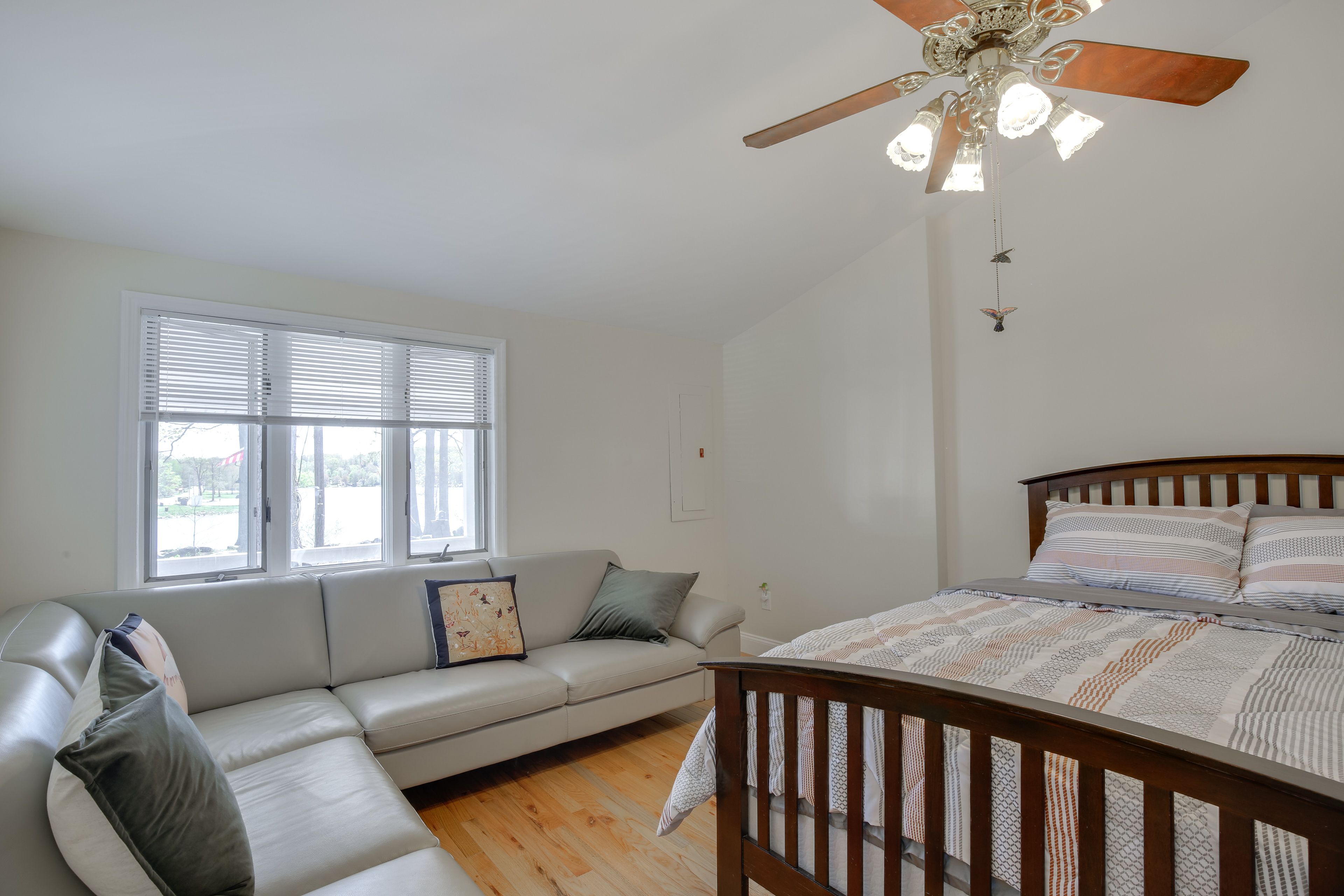 Bedroom 1 | Queen Bed | 1st Floor