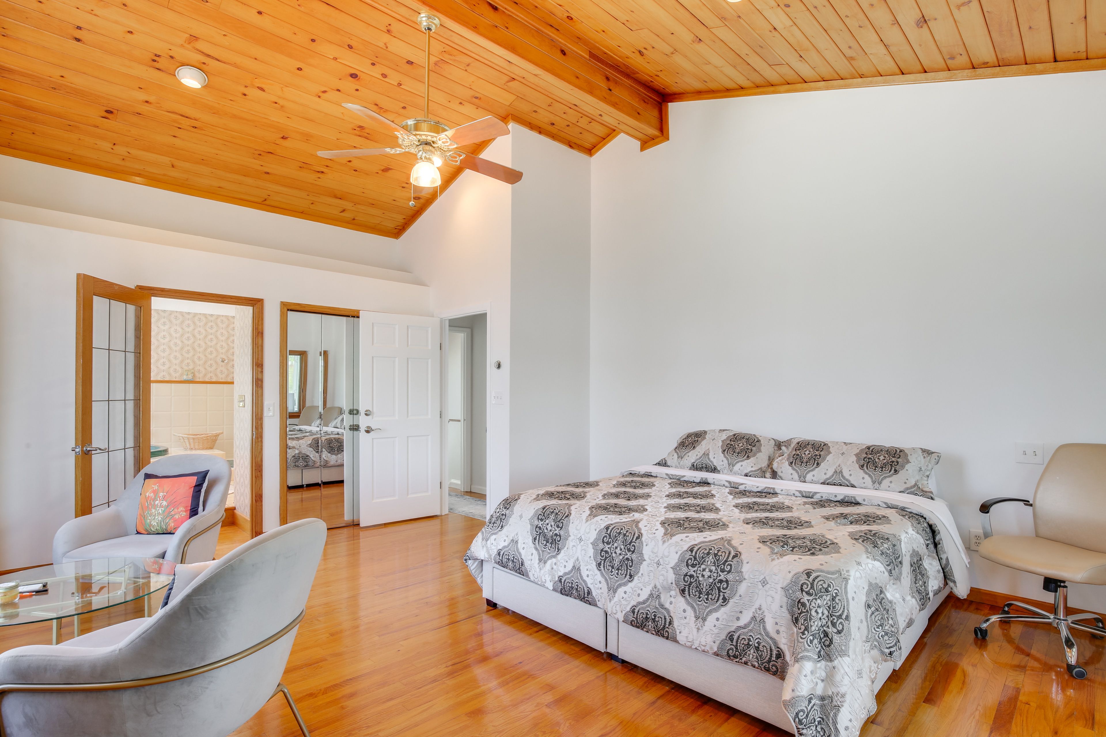 Bedroom 4 | King Bed | Smart TV | Office Space | 2nd Floor