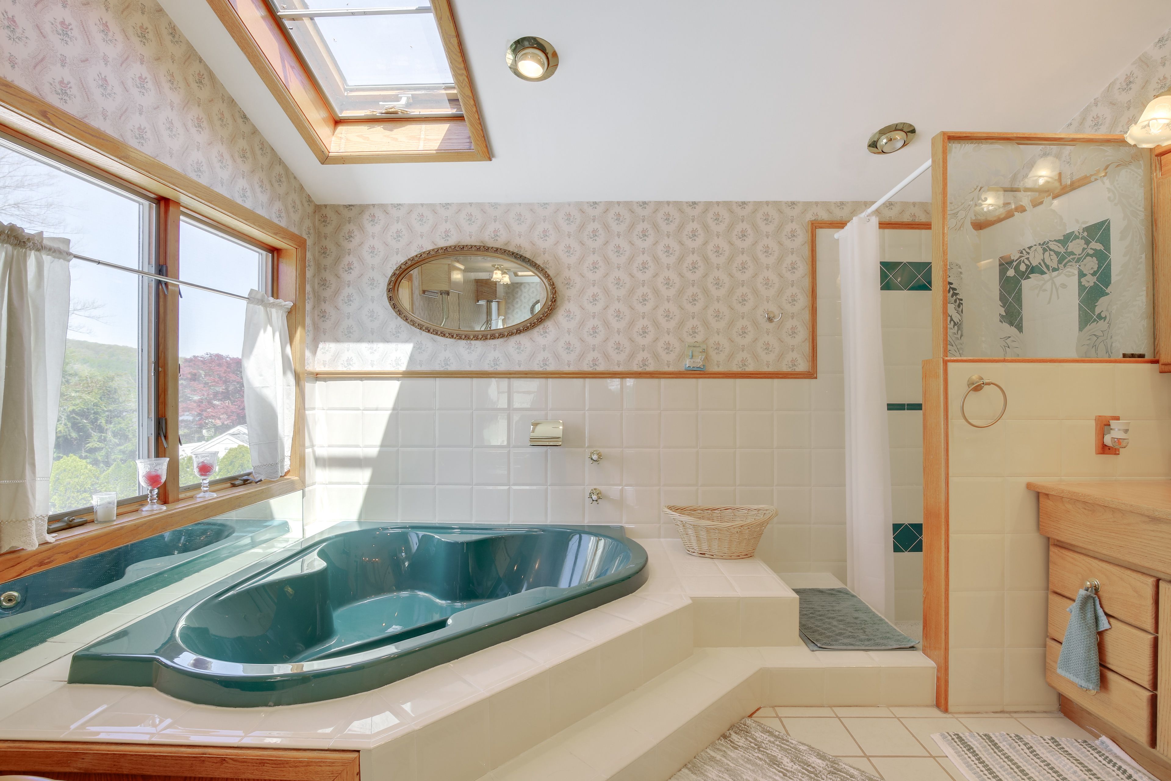 Full Bathroom | 2nd Floor
