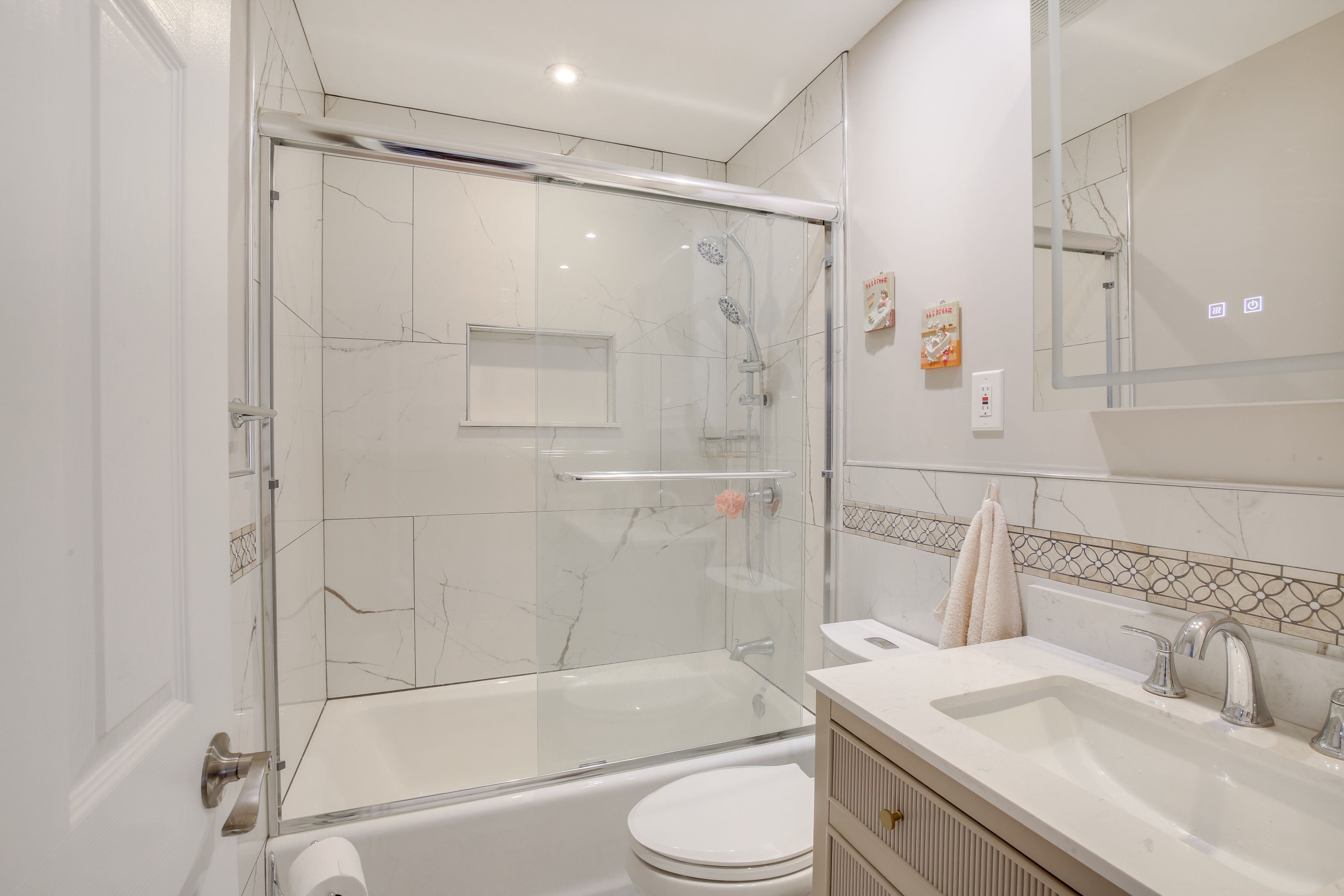 Full Bathroom | 1st Floor