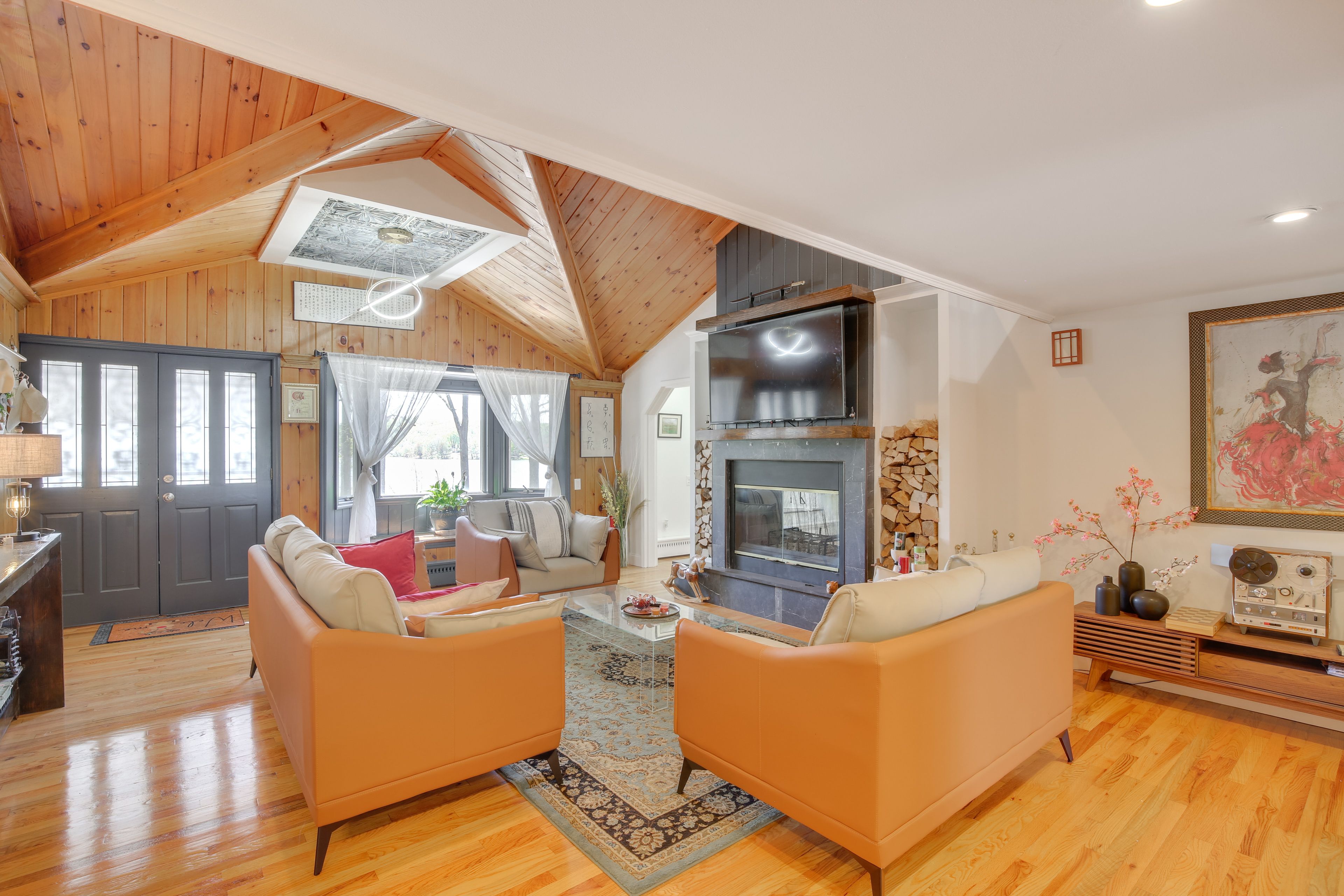 Living Room | Free WiFi | Smart TV | Central A/C | Fireplace | 1st Floor