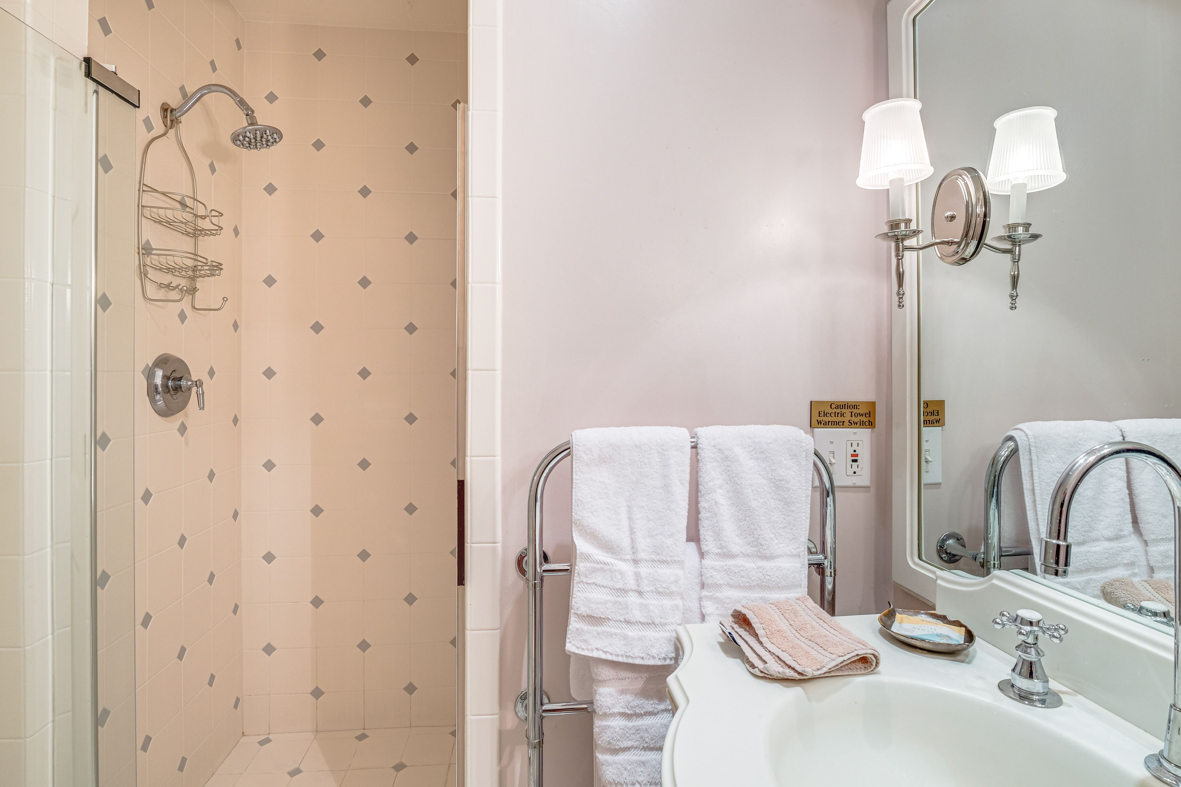 En-Suite Bathroom | 2nd Floor