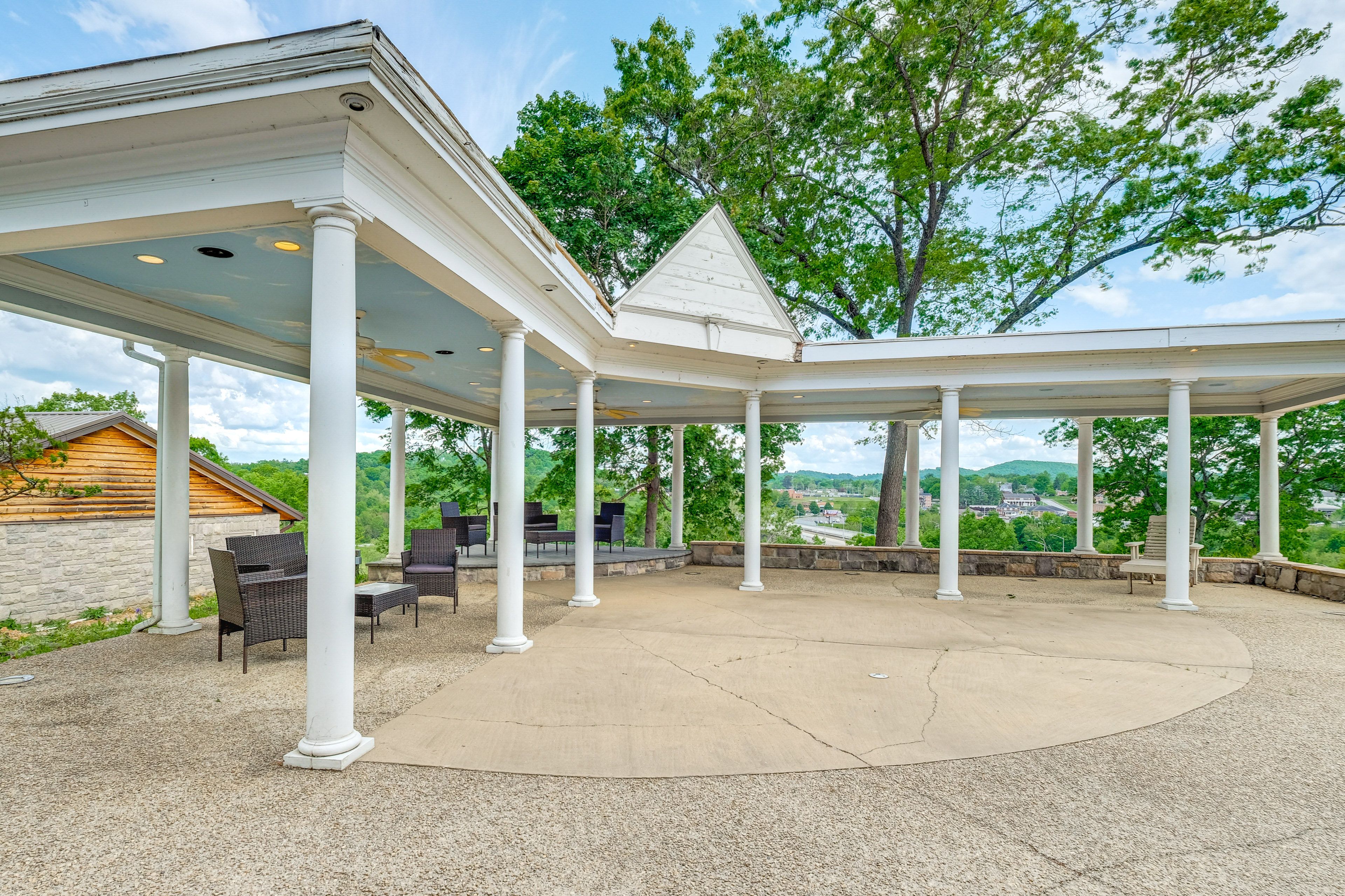 Covered Patio | River Views