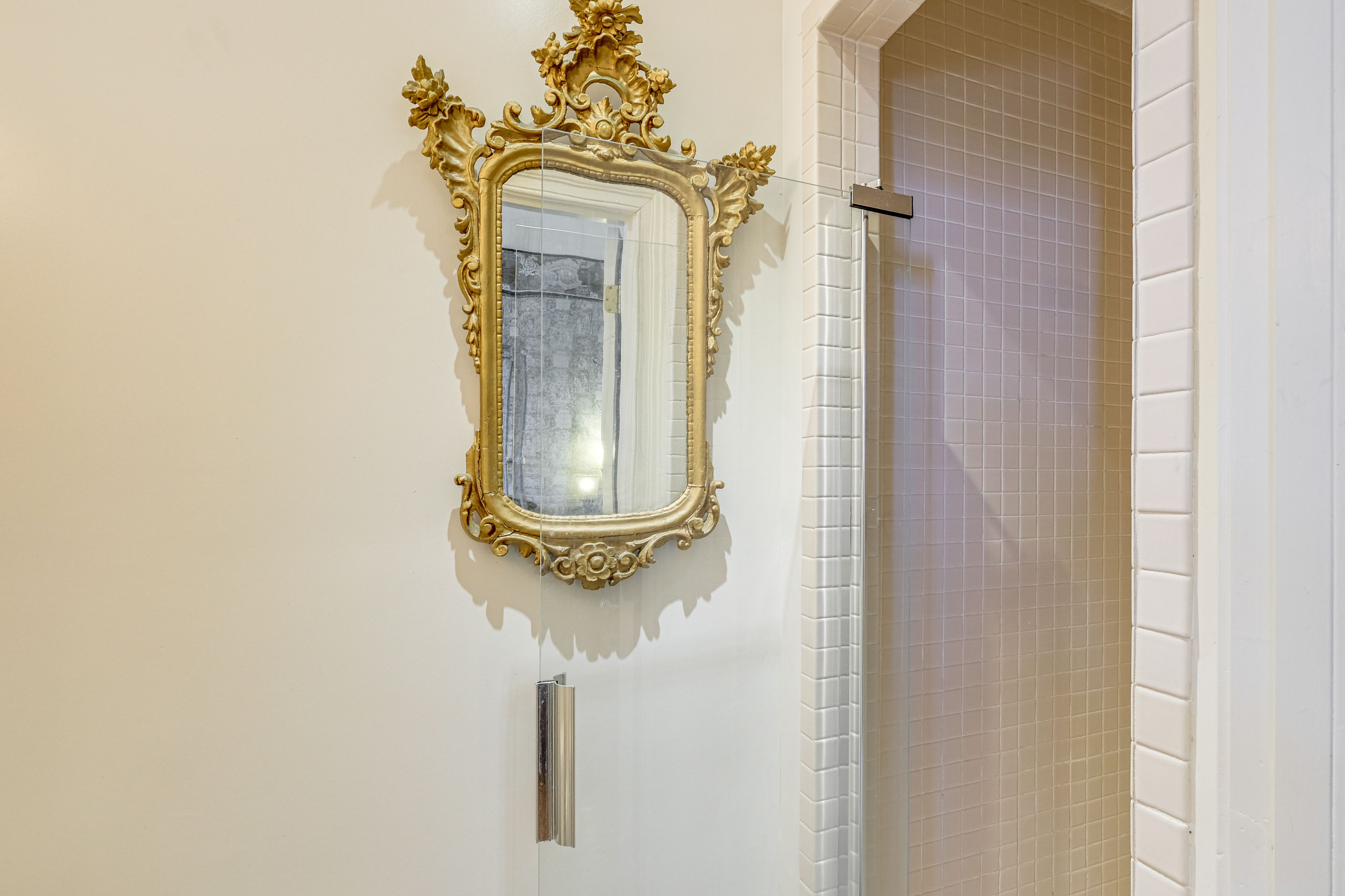 En-Suite Bathroom | 1st Floor