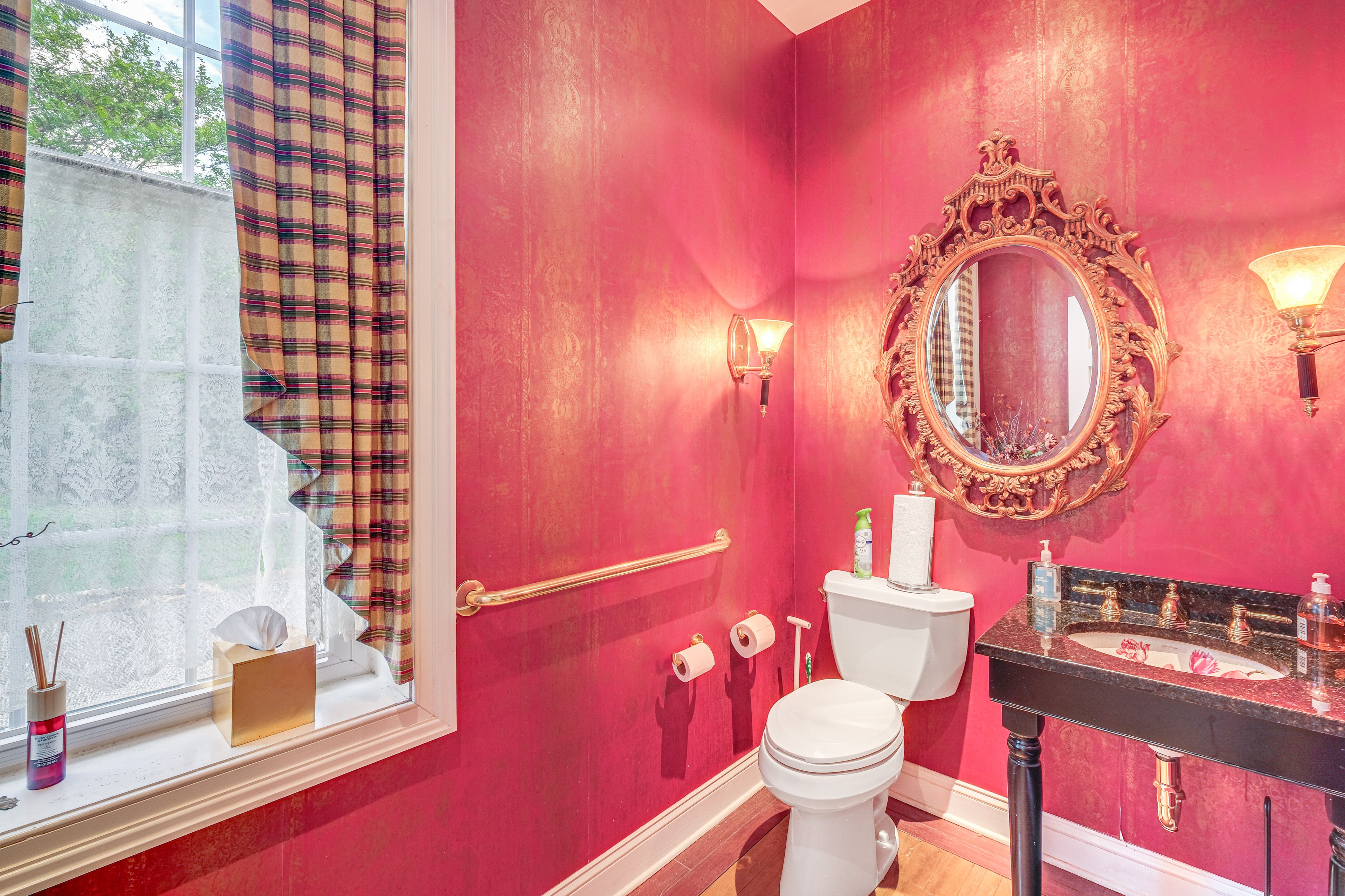 Half Bathroom | 1st Floor