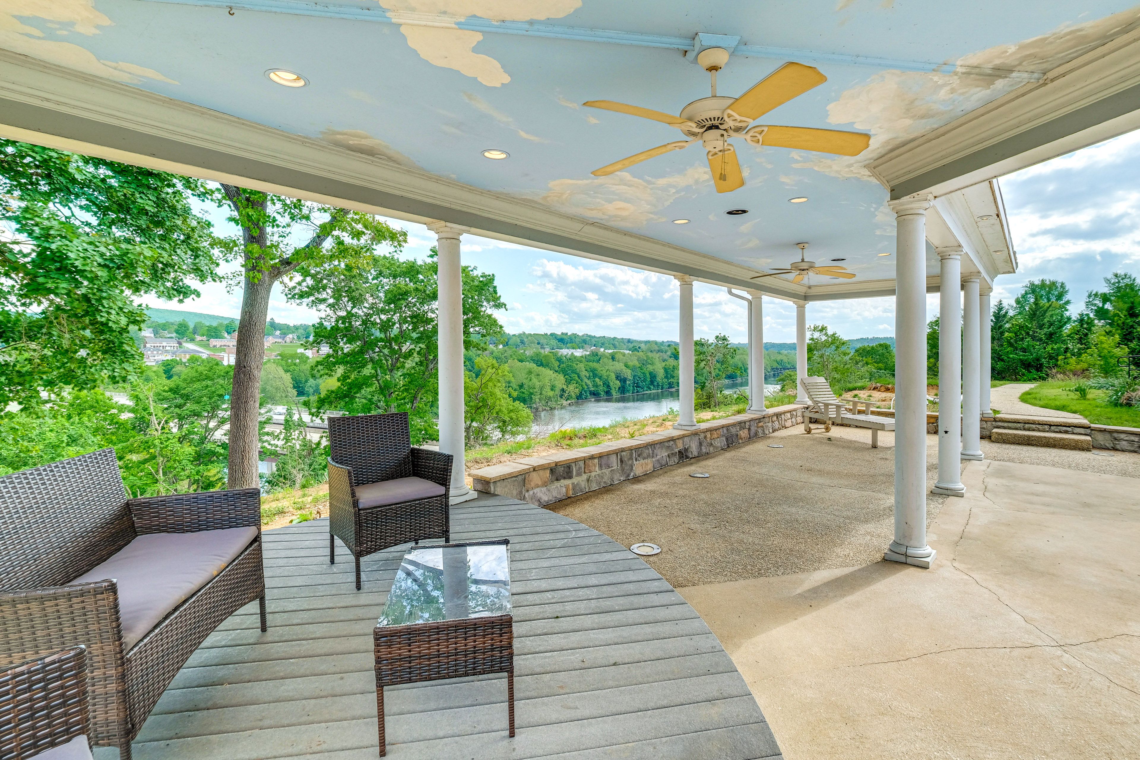 Fairlawn Vacation Rental | 5BR | 5.5BA | Steps Required | 3,490 Sq Ft