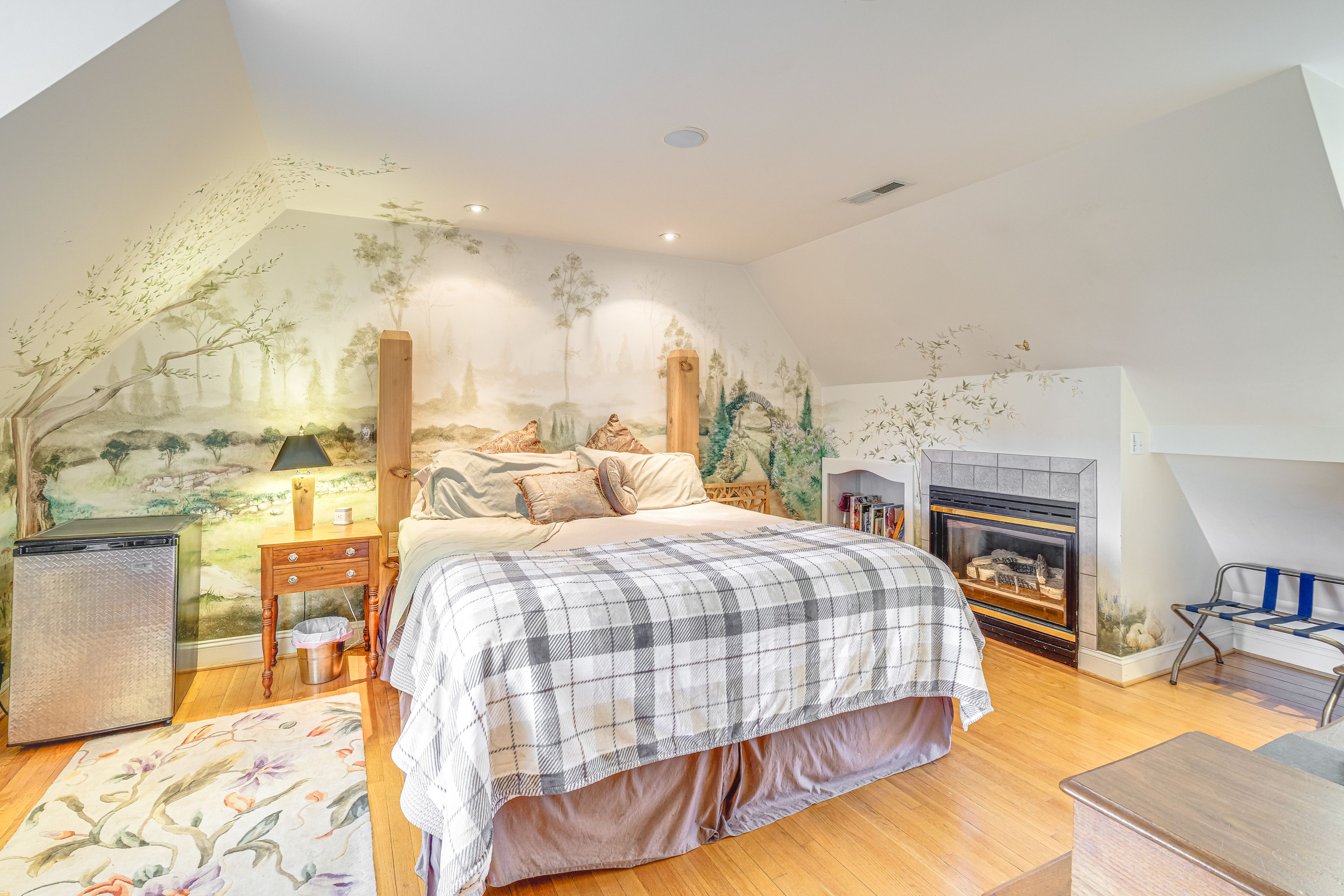 Bedroom 2 | Queen Bed | 2nd Floor