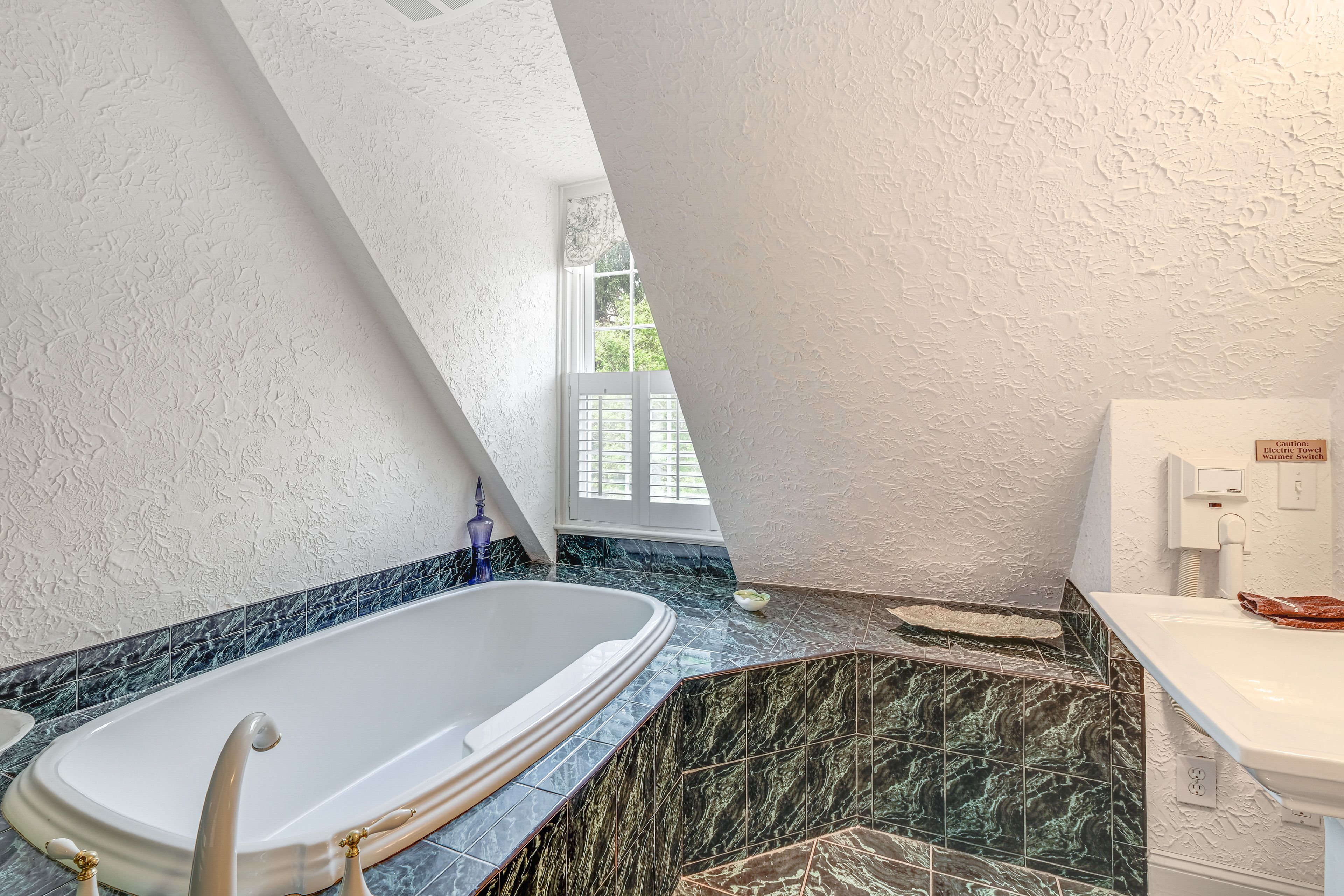 En-Suite Bathroom | 2nd Floor