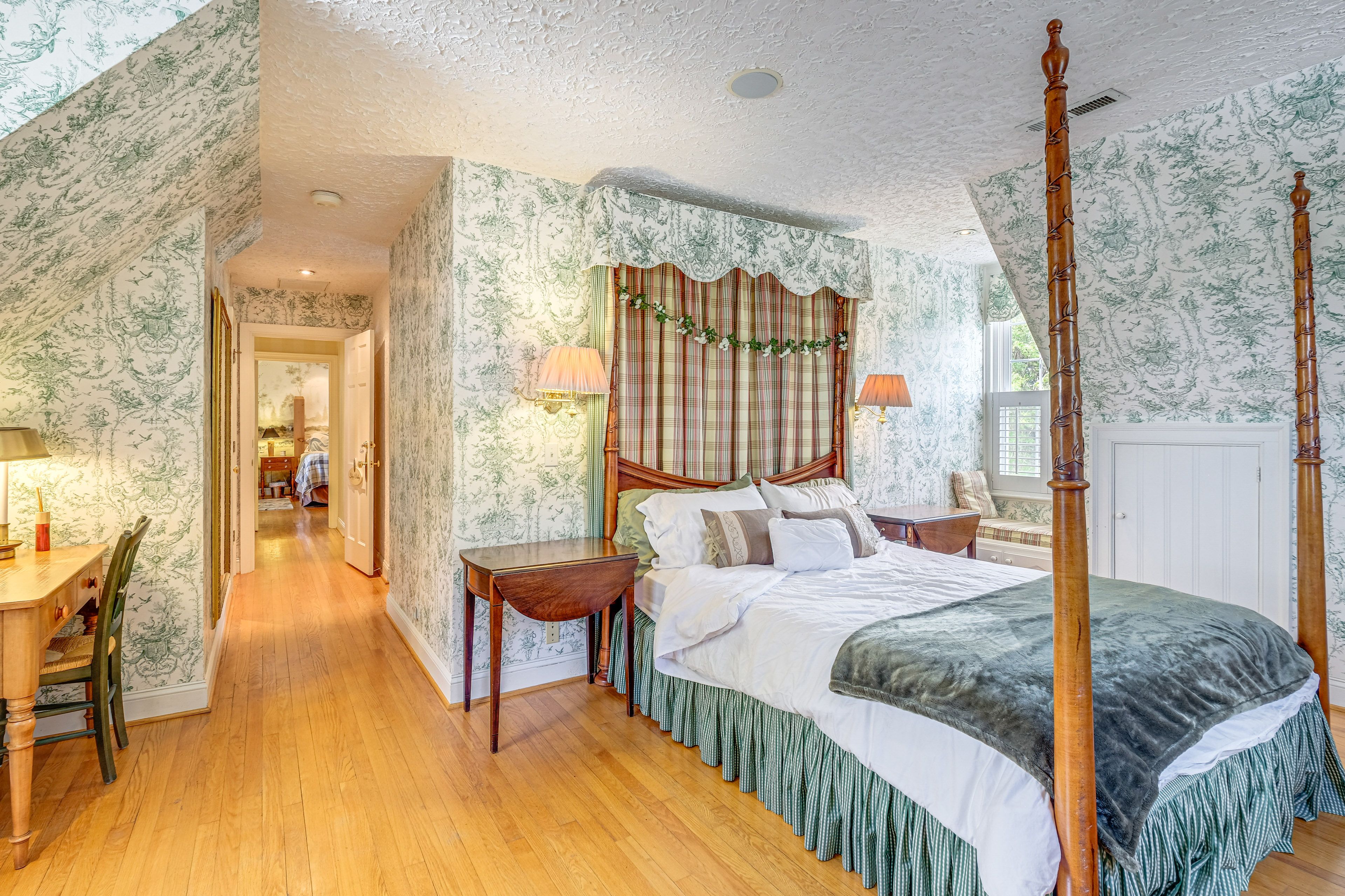 Bedroom 4 | Queen Bed | 2nd Floor