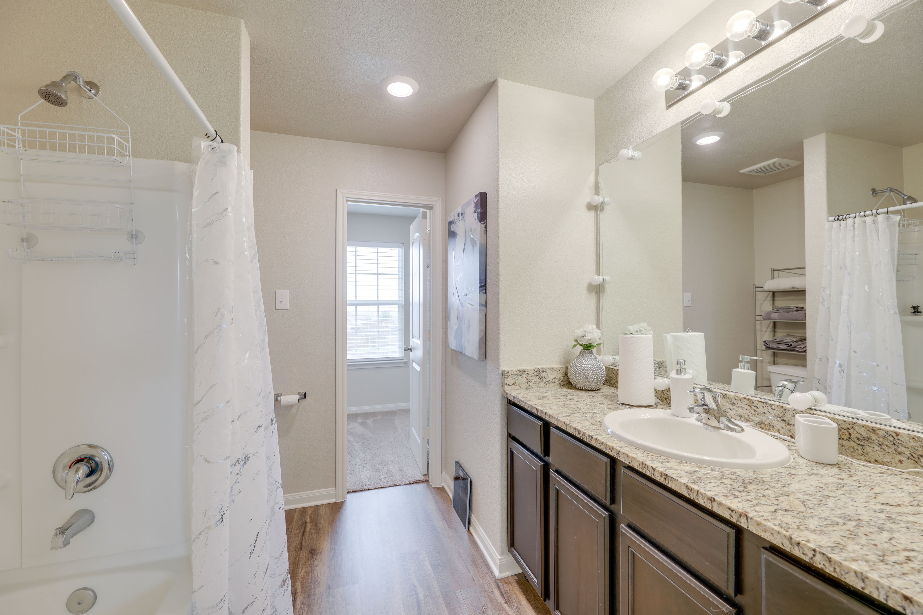 Full Bathroom | 2nd Floor | Walk-In Closet