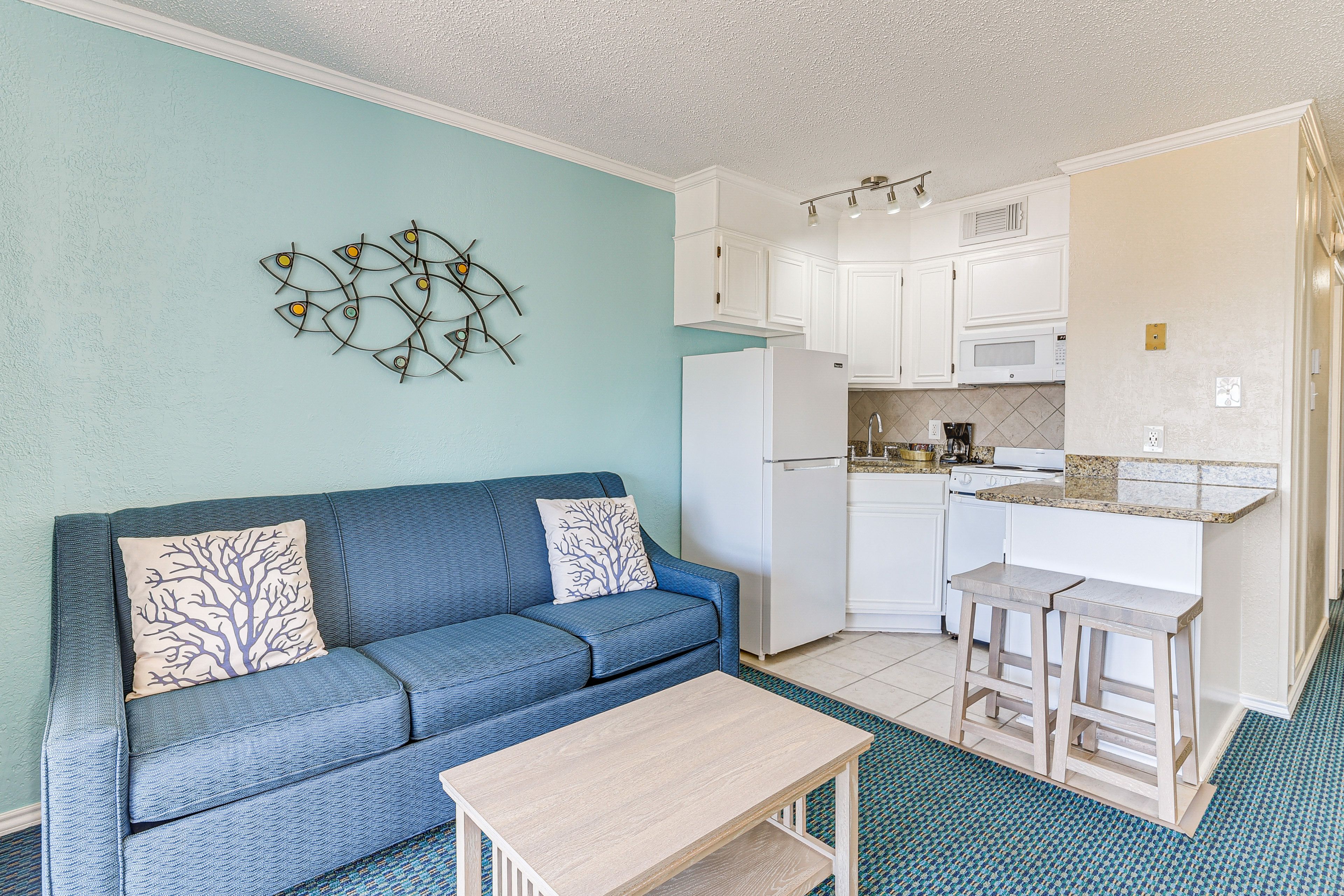 Living Room | Sleeper Sofa | Central A/C & Heat | Free WiFi | Smart TV