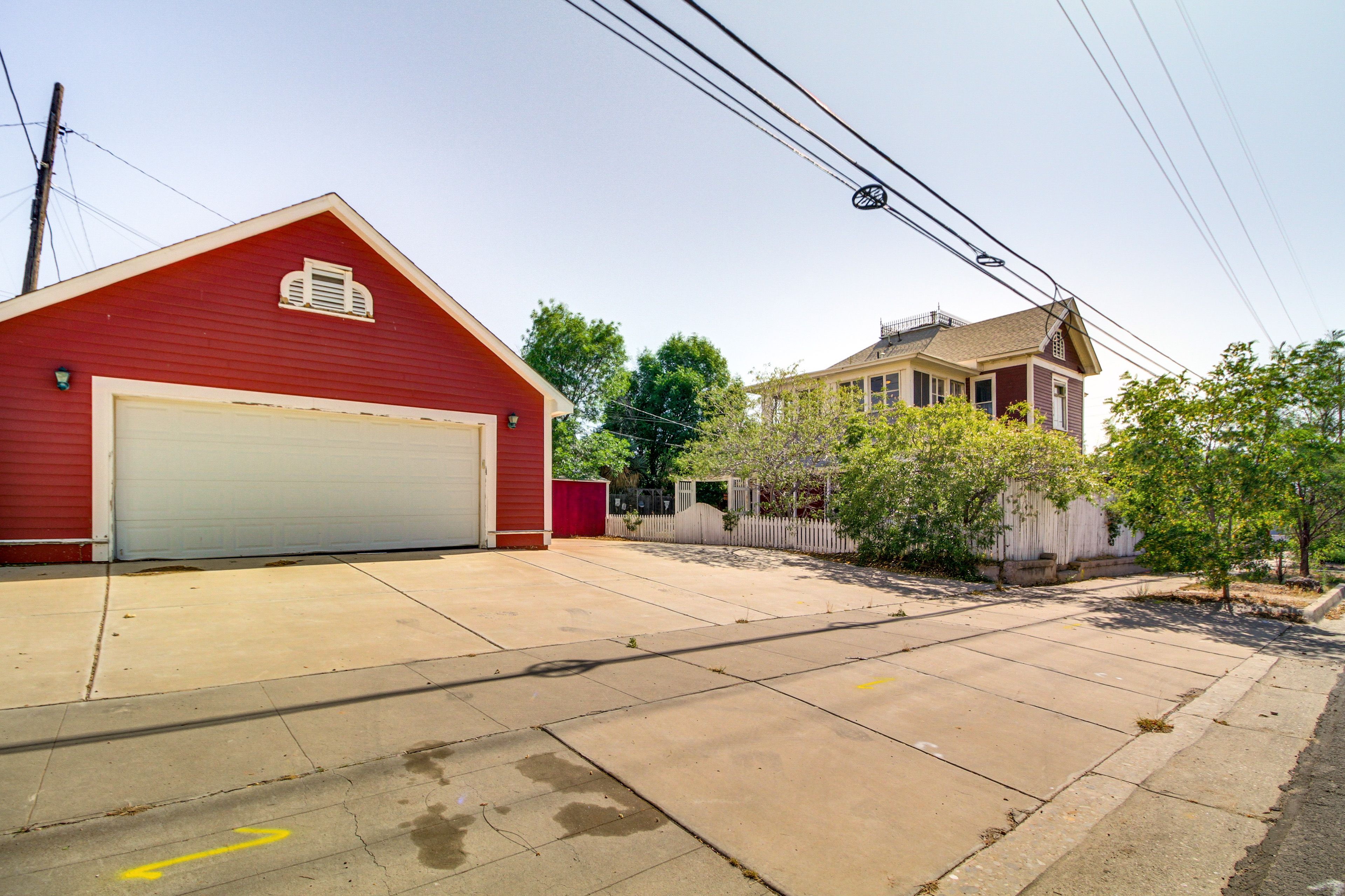 Parking | Driveway (5 Vehicles)