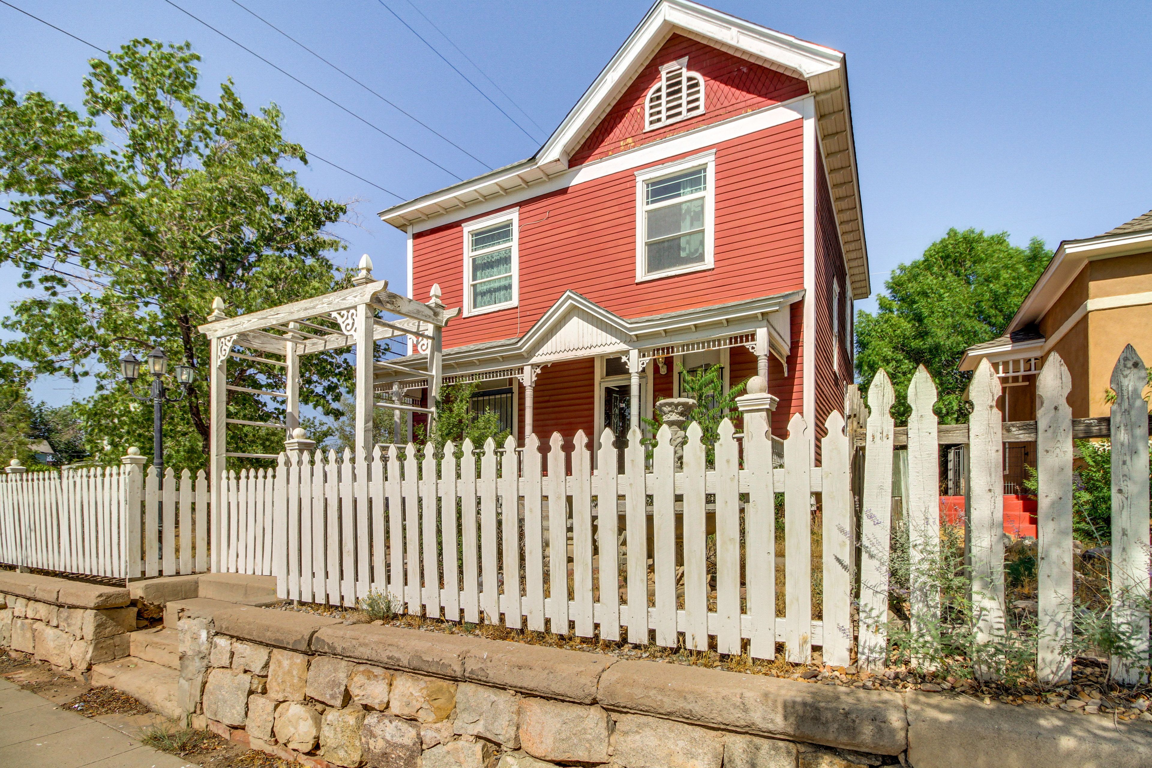 Property Exterior | Outdoor Dining Areas | Covered Porch w/ Seating