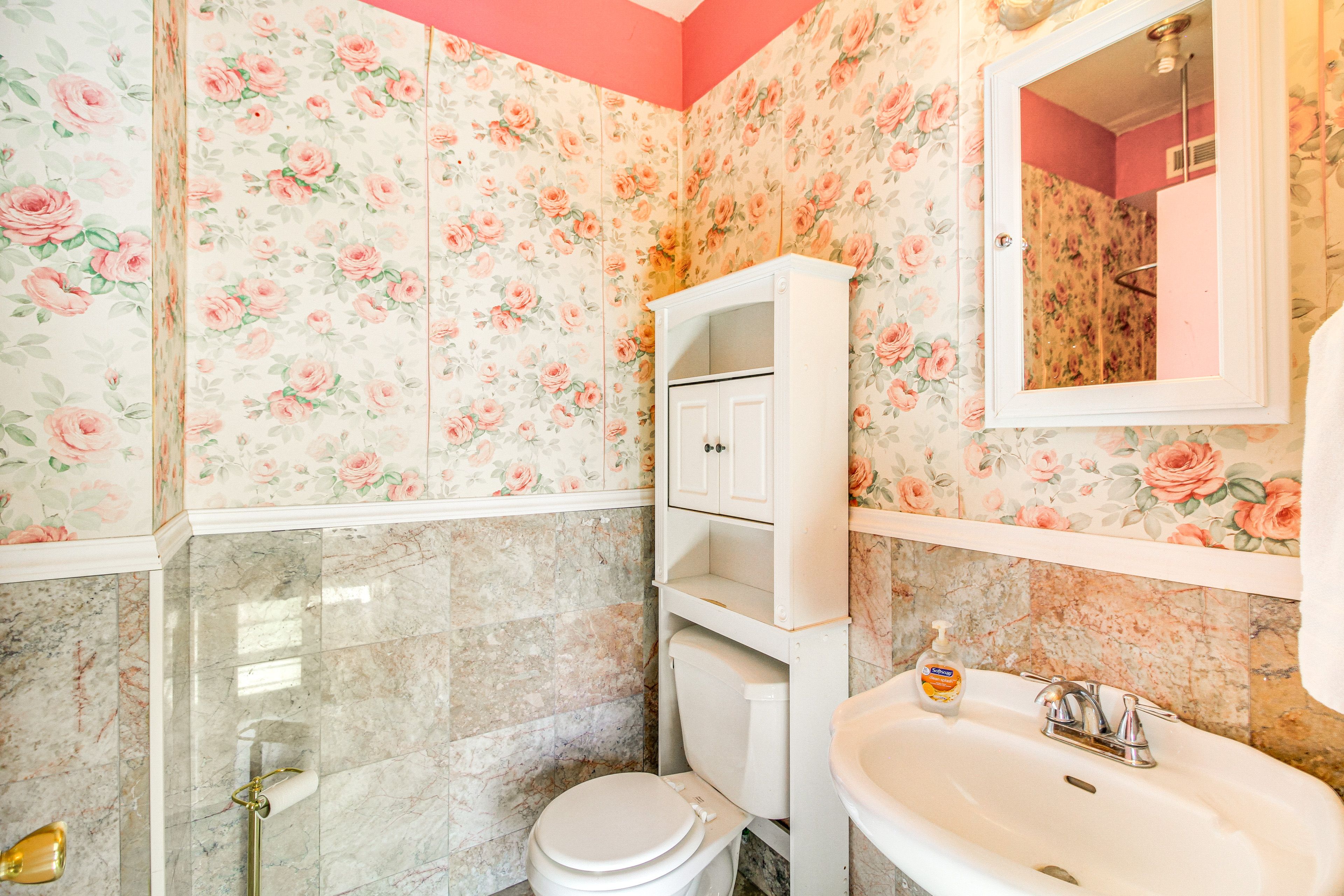 Full Bathroom | 2nd Floor