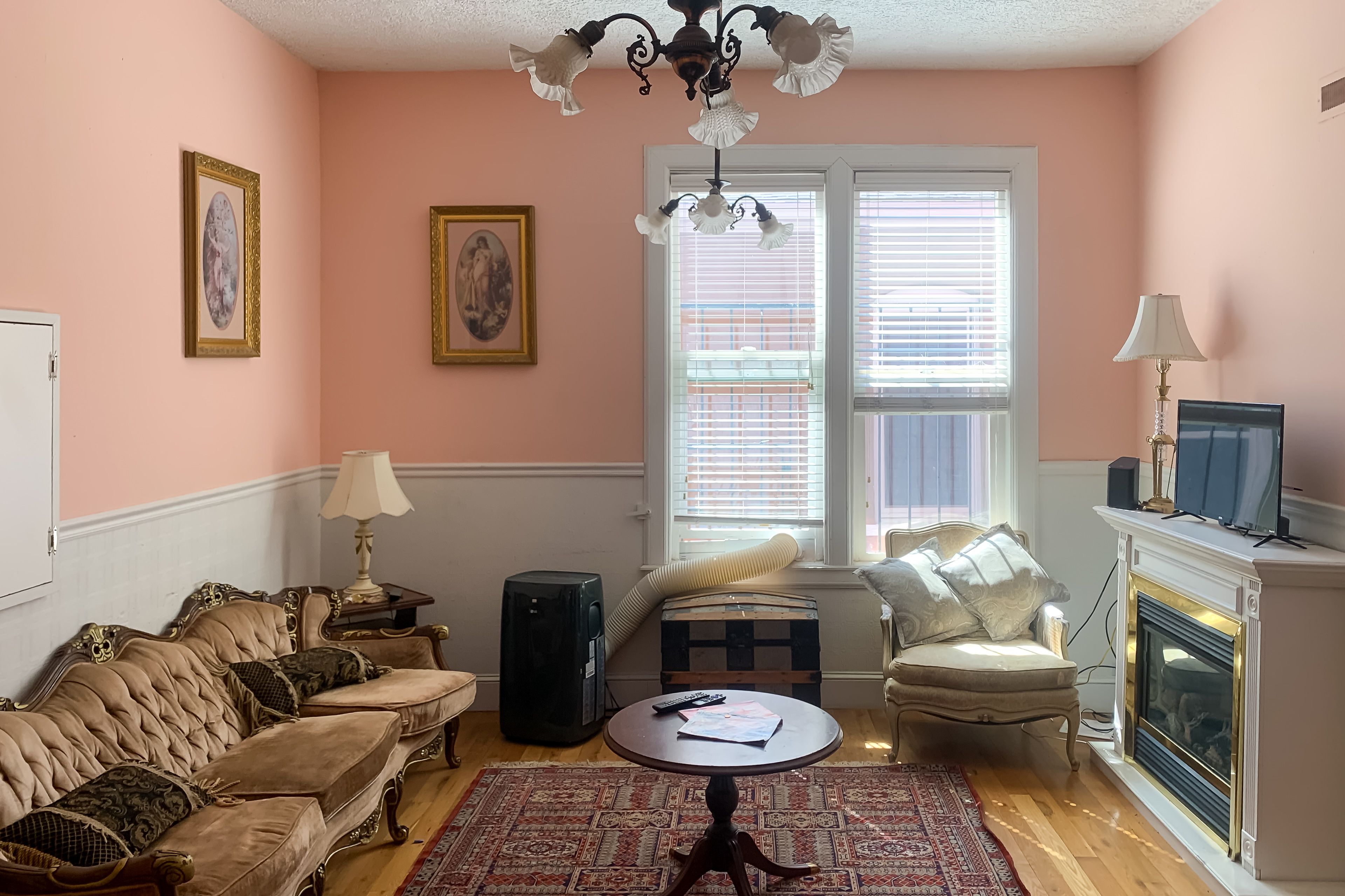 TV Room | 1st Floor | Smart TV | Fireplace
