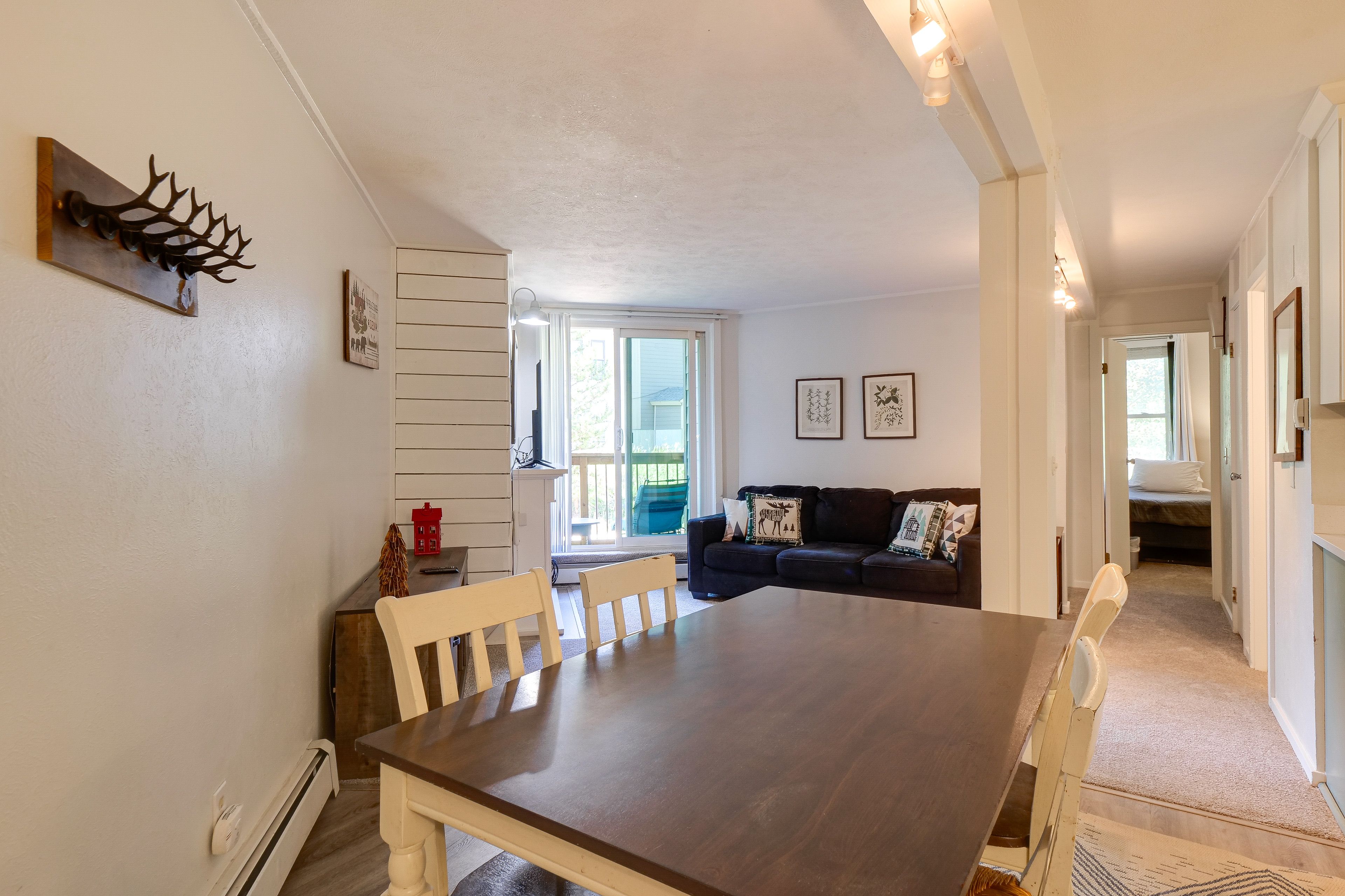 Dining Area | Dishware & Flatware