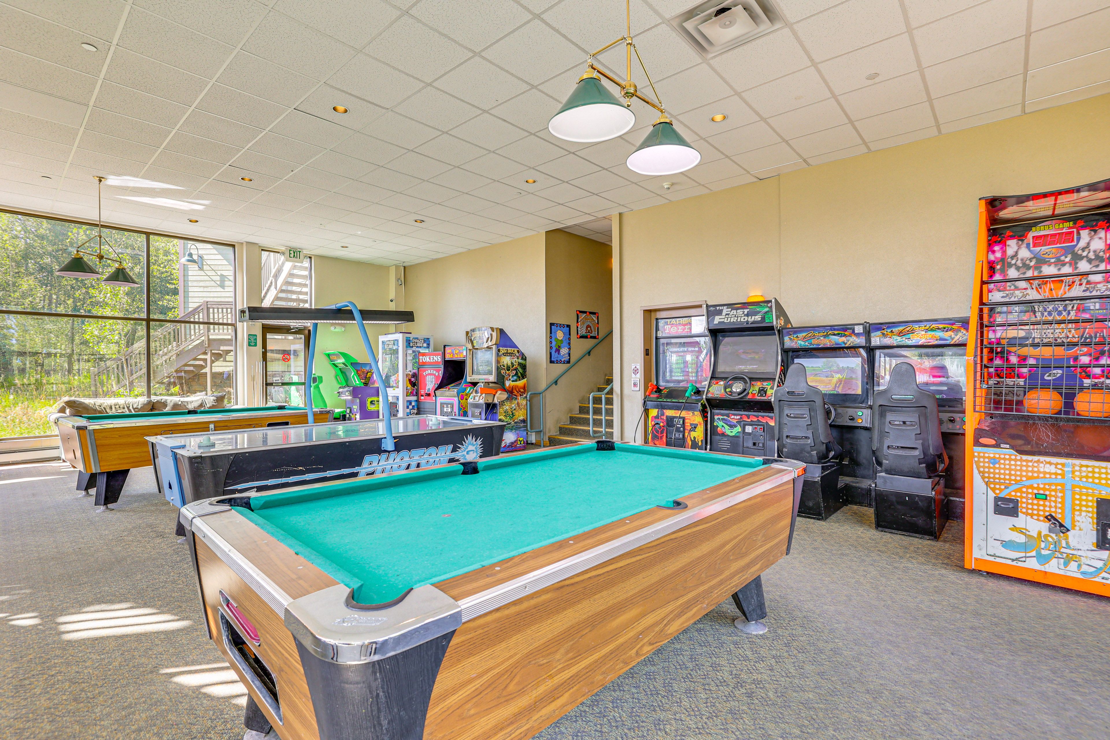 Arcade w/ Table Games