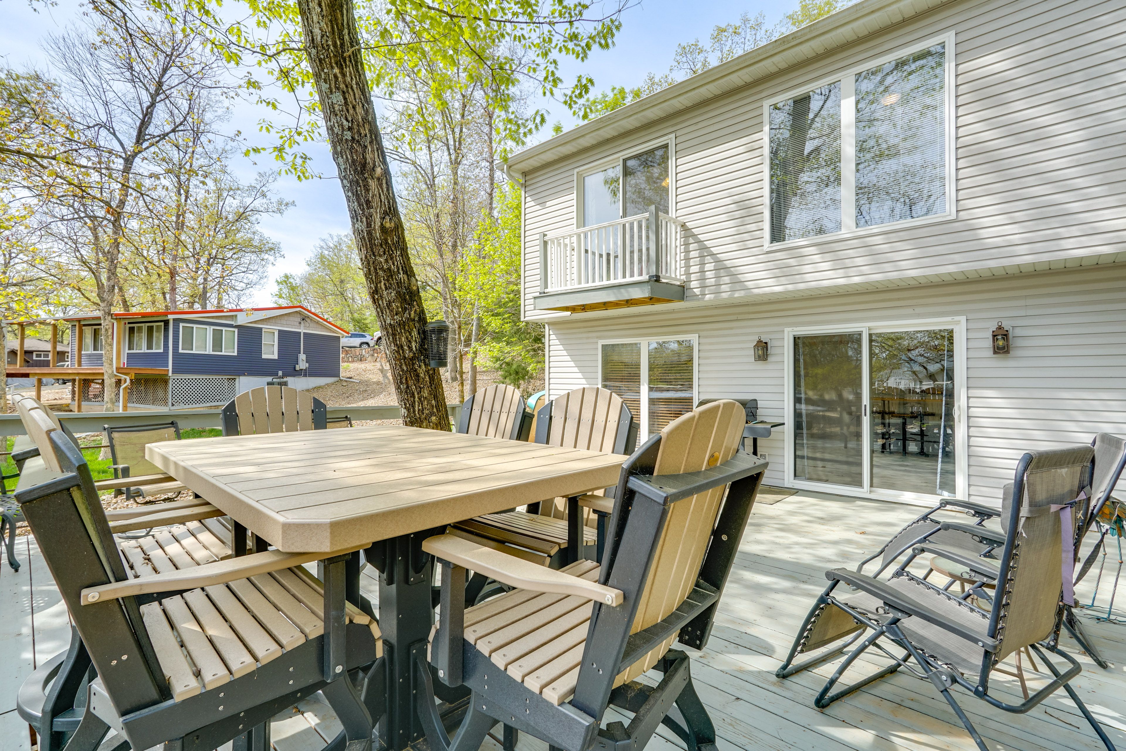 Deck | 2-Story Home
