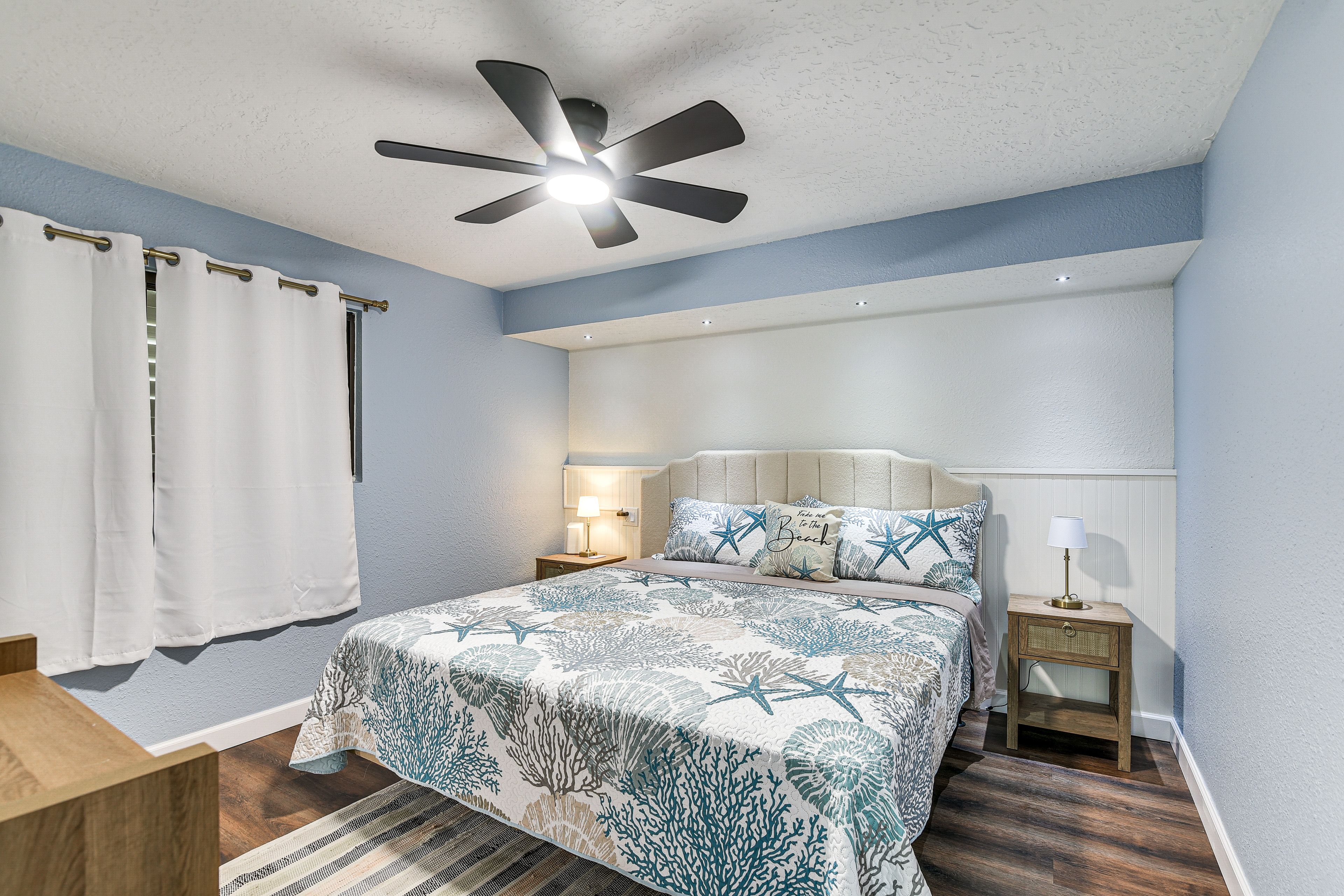 Bedroom | King Bed | Linens Provided