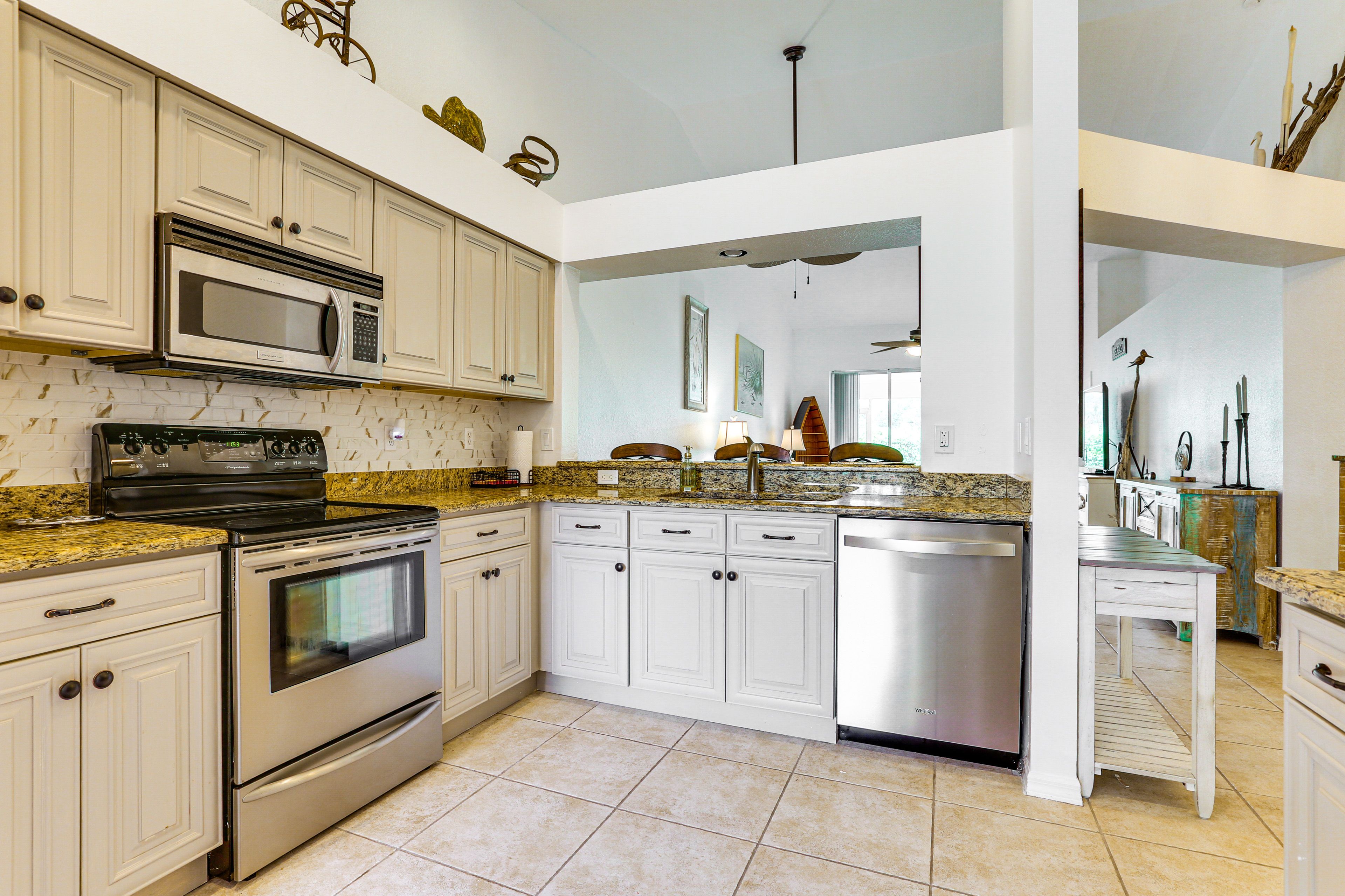 Kitchen | Keurig Coffee Maker | Toaster | Cooking Basics