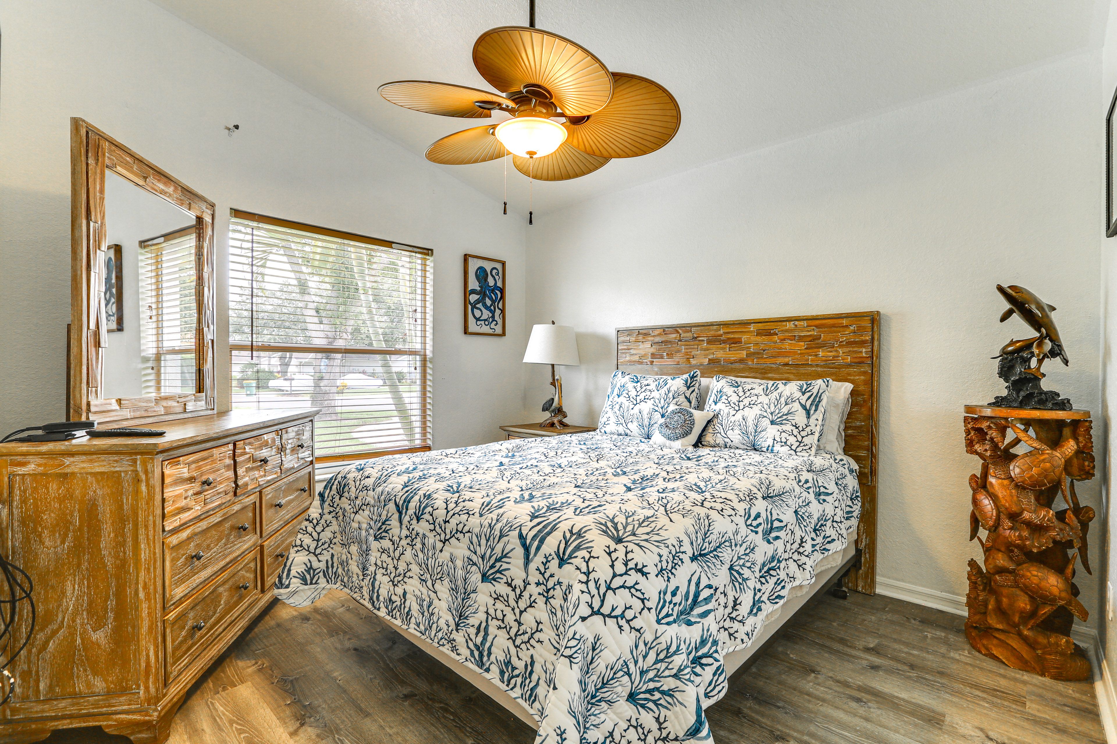 Bedroom 2 | Queen Bed