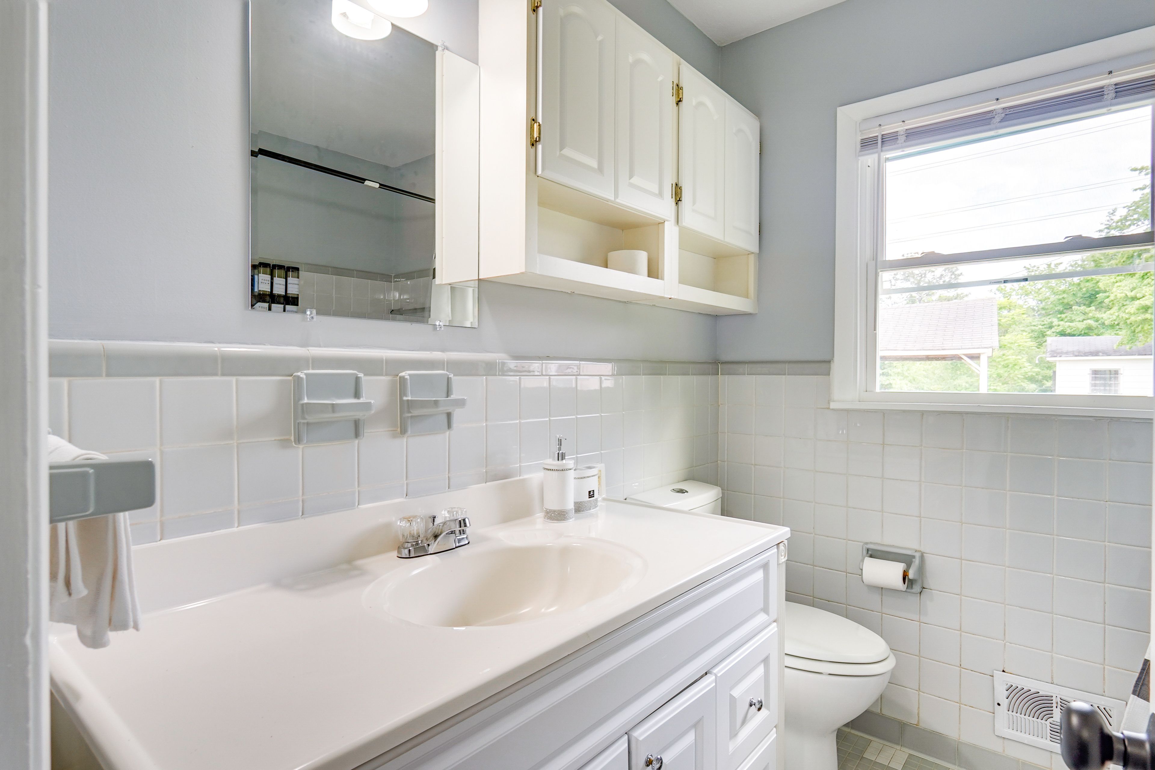 Full Bathroom | Towels Provided