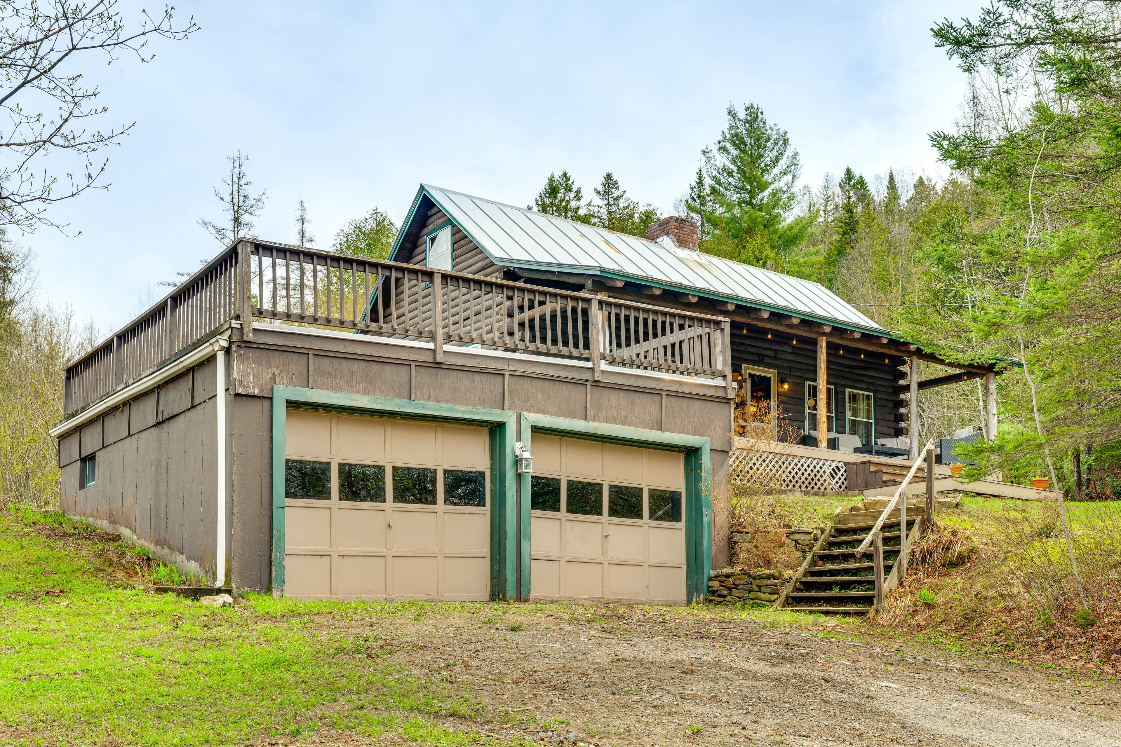 Exterior | Driveway (5 Vehicles)