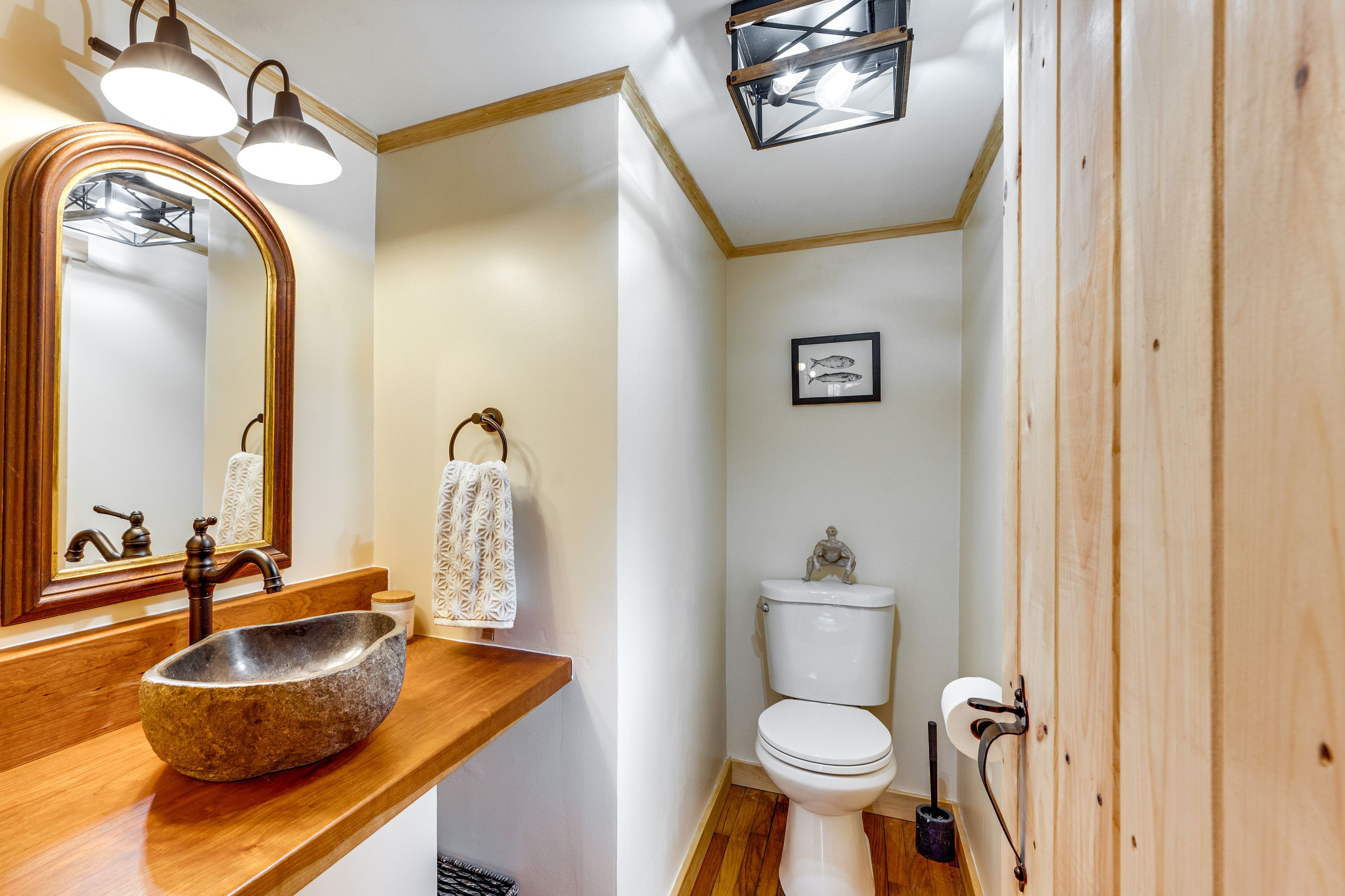Half Bathroom | Towels Provided | 1st Floor