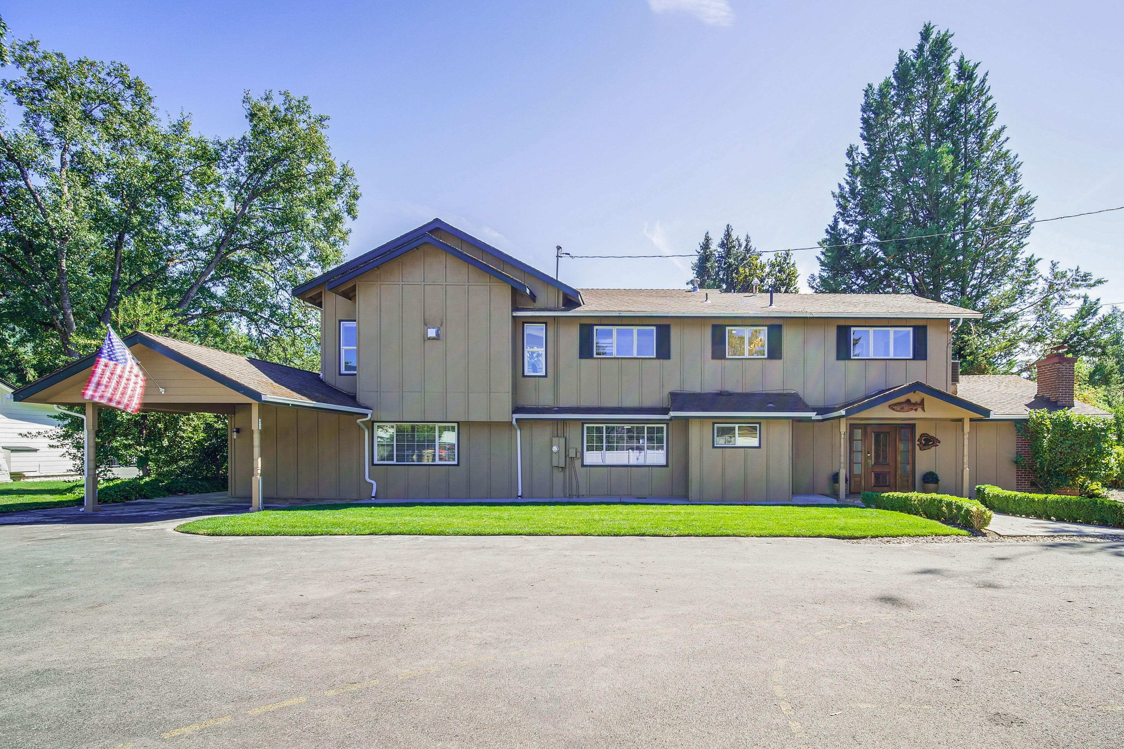 Front Exterior | Parking | Driveway (6 Vehicles) | Free Street Parking