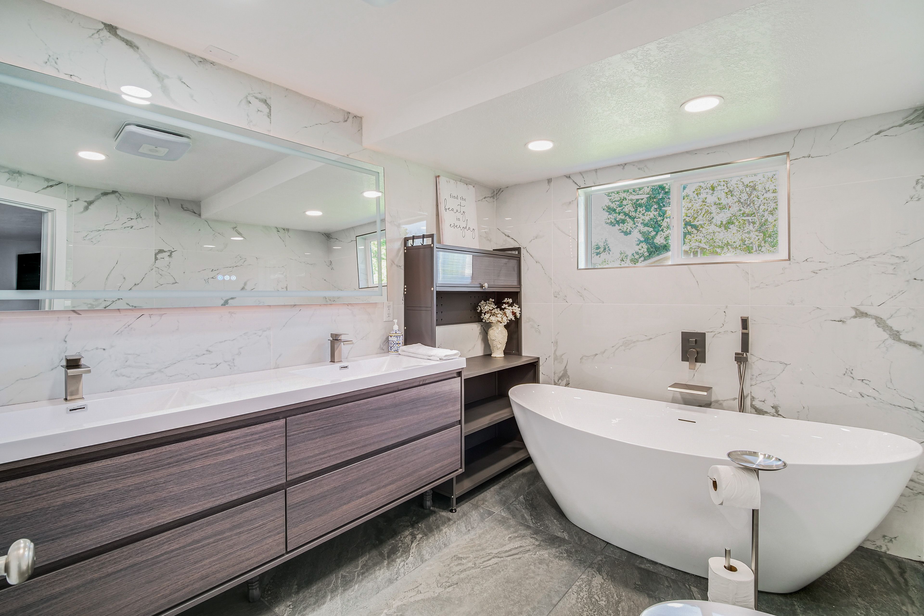En-Suite Bathroom | 1st Floor | Towels Provided | Double Sink | Tub | Shower