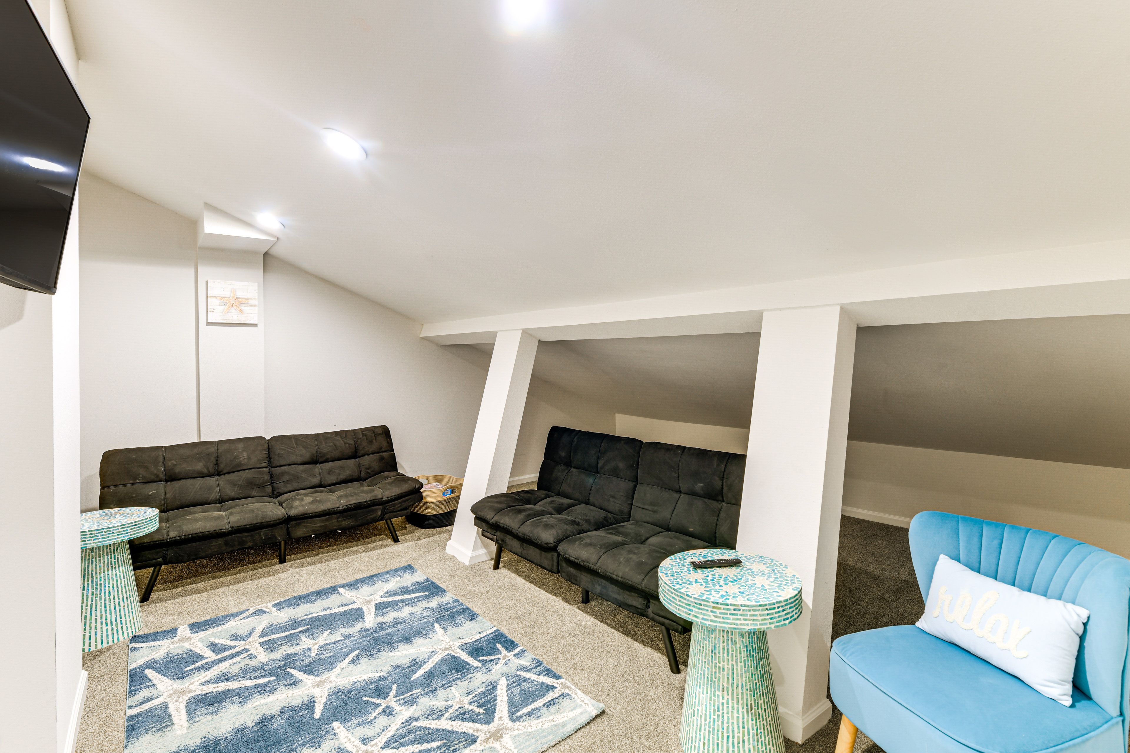 Family Room | 2 Full Futons | Smart TV | Upper Level