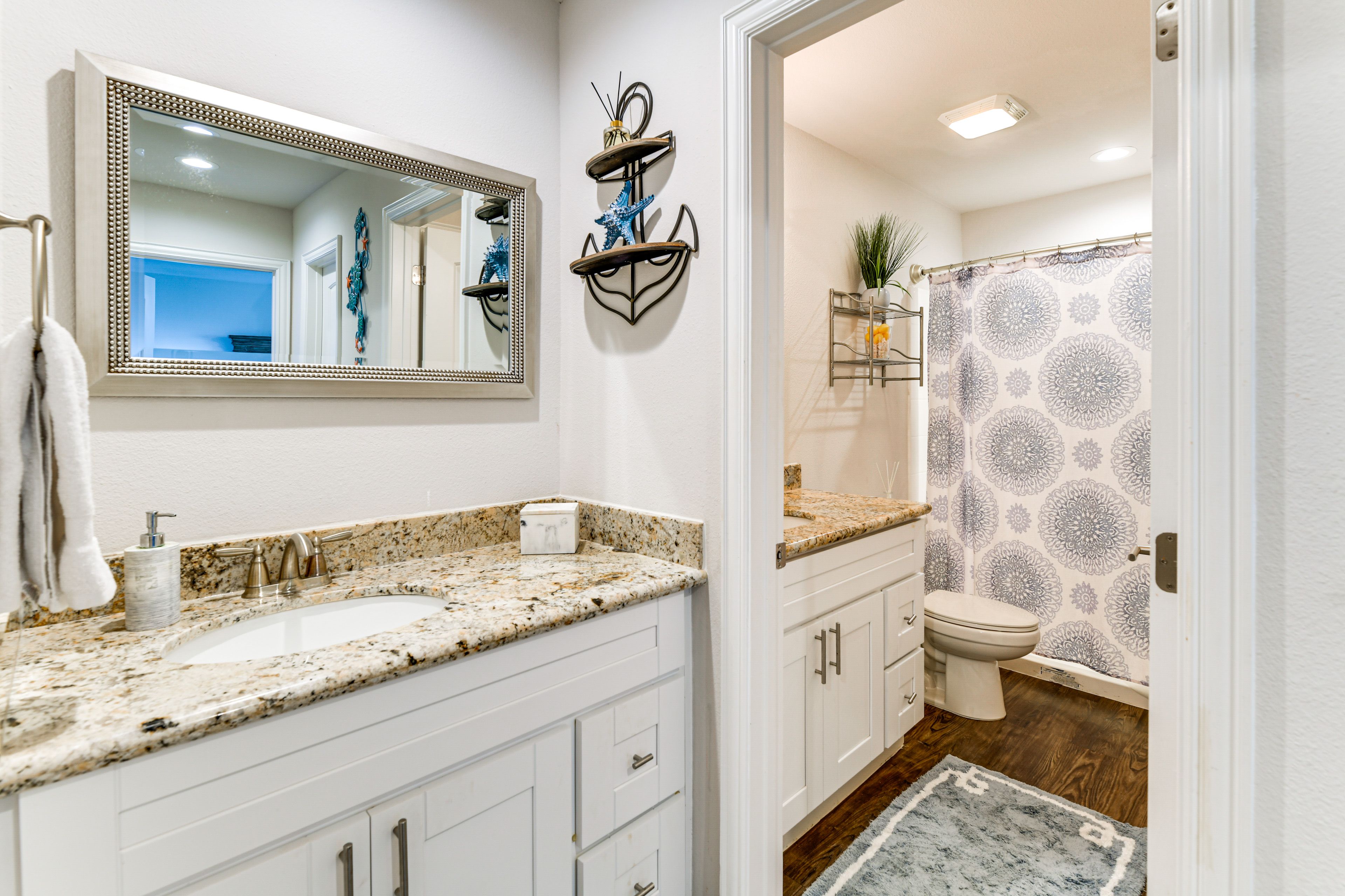 Full Bathroom | Towels Provided | Upper Level
