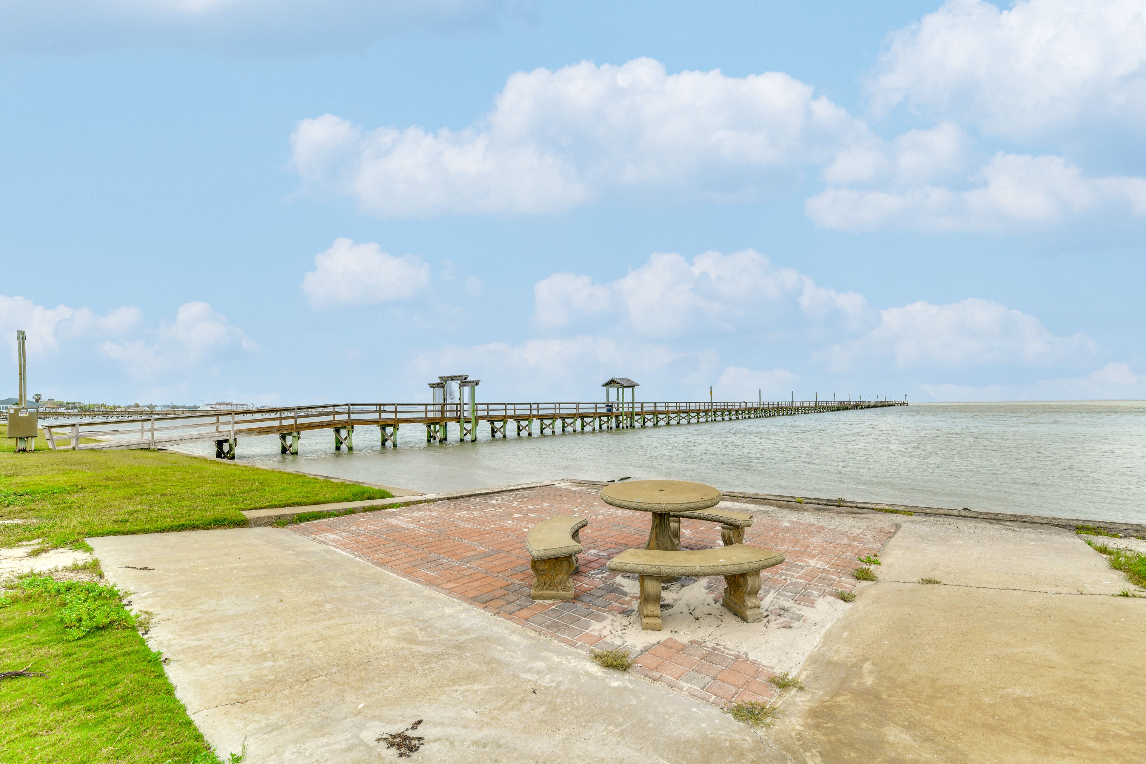 Allegro North Condominium Community Amenities | Fishing Pier
