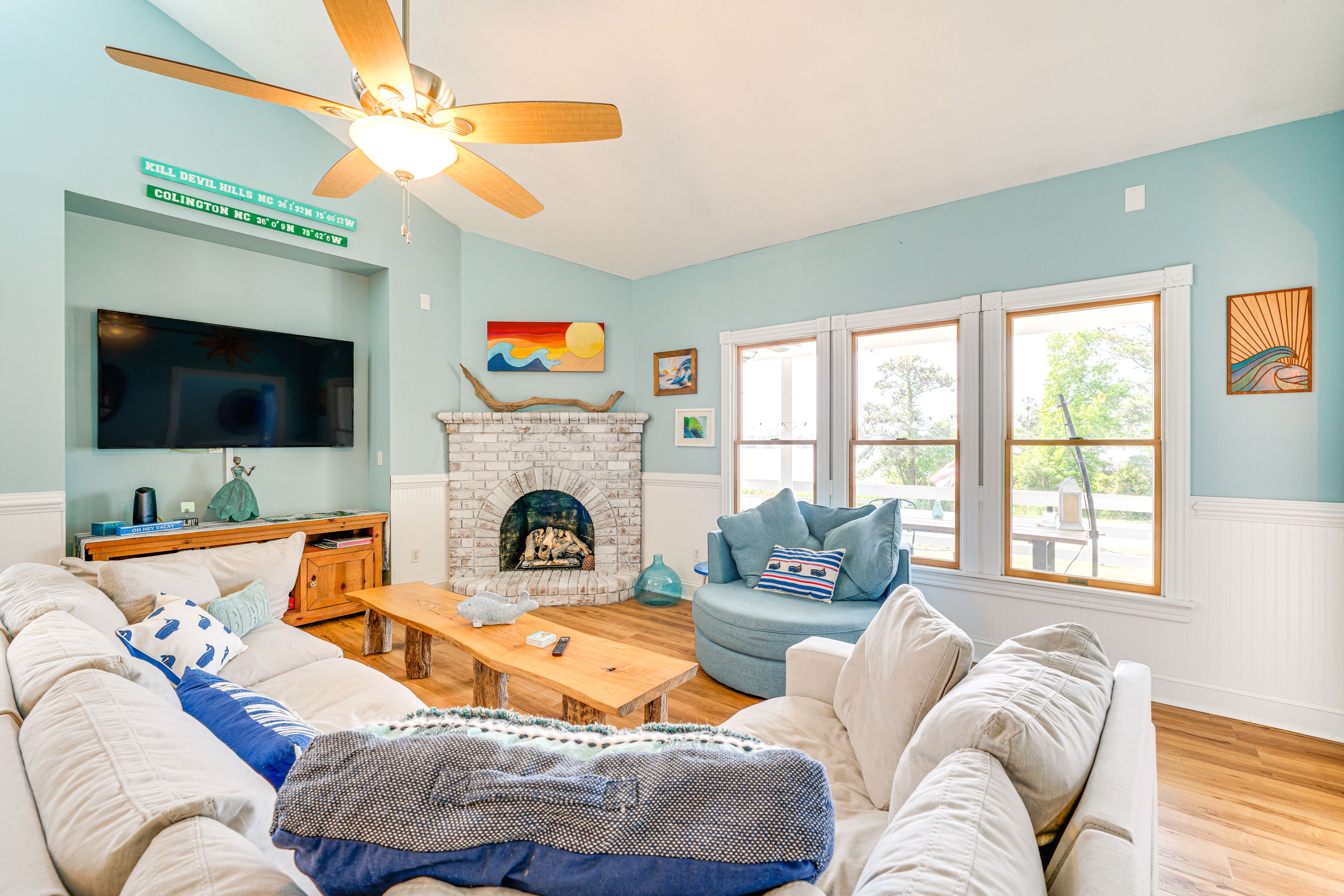 Living Room | Free WiFi | Smart TV | 2nd Floor