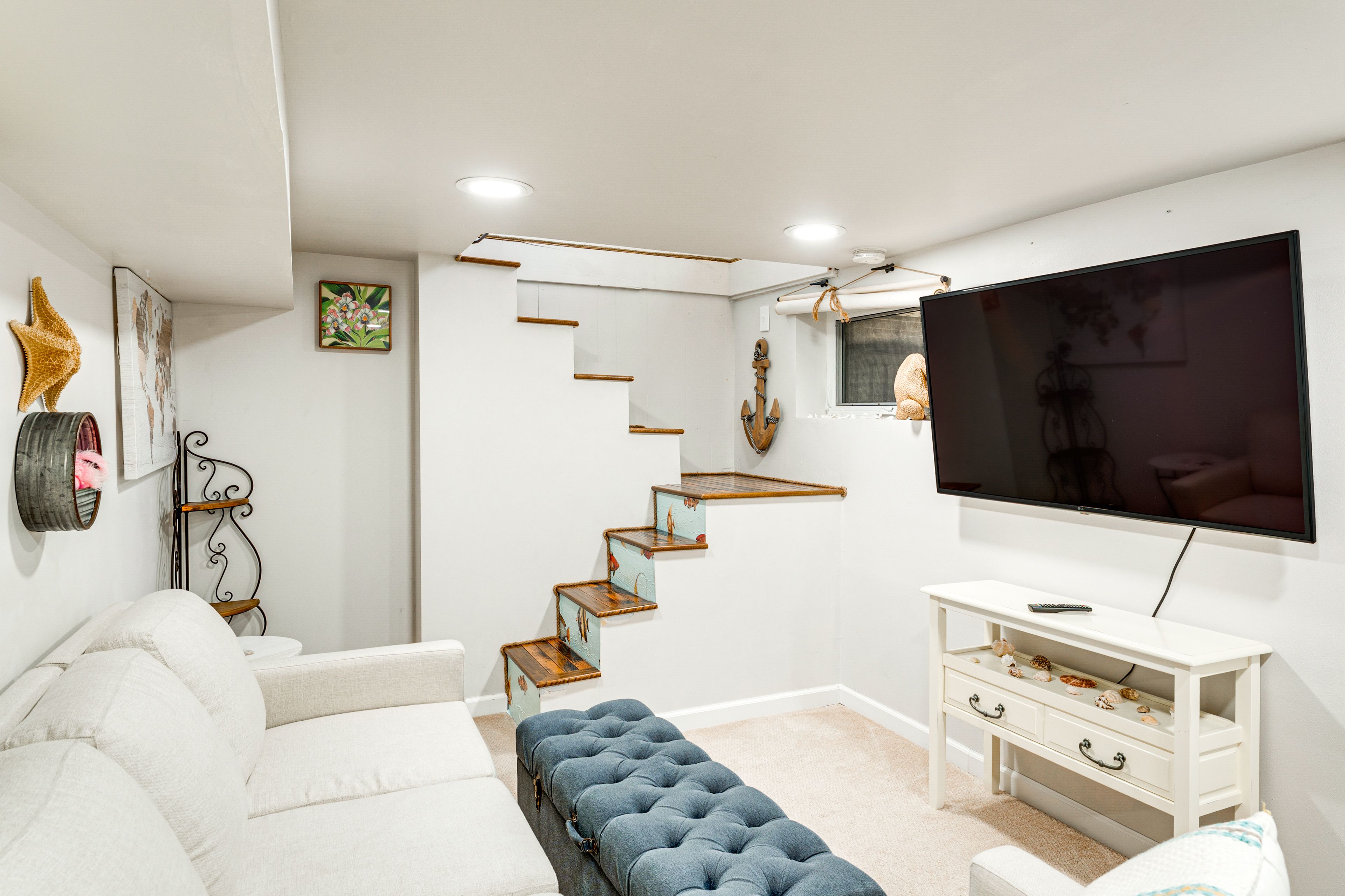 Bedroom 2 | Lower Floor | Queen Bed | Free WiFi