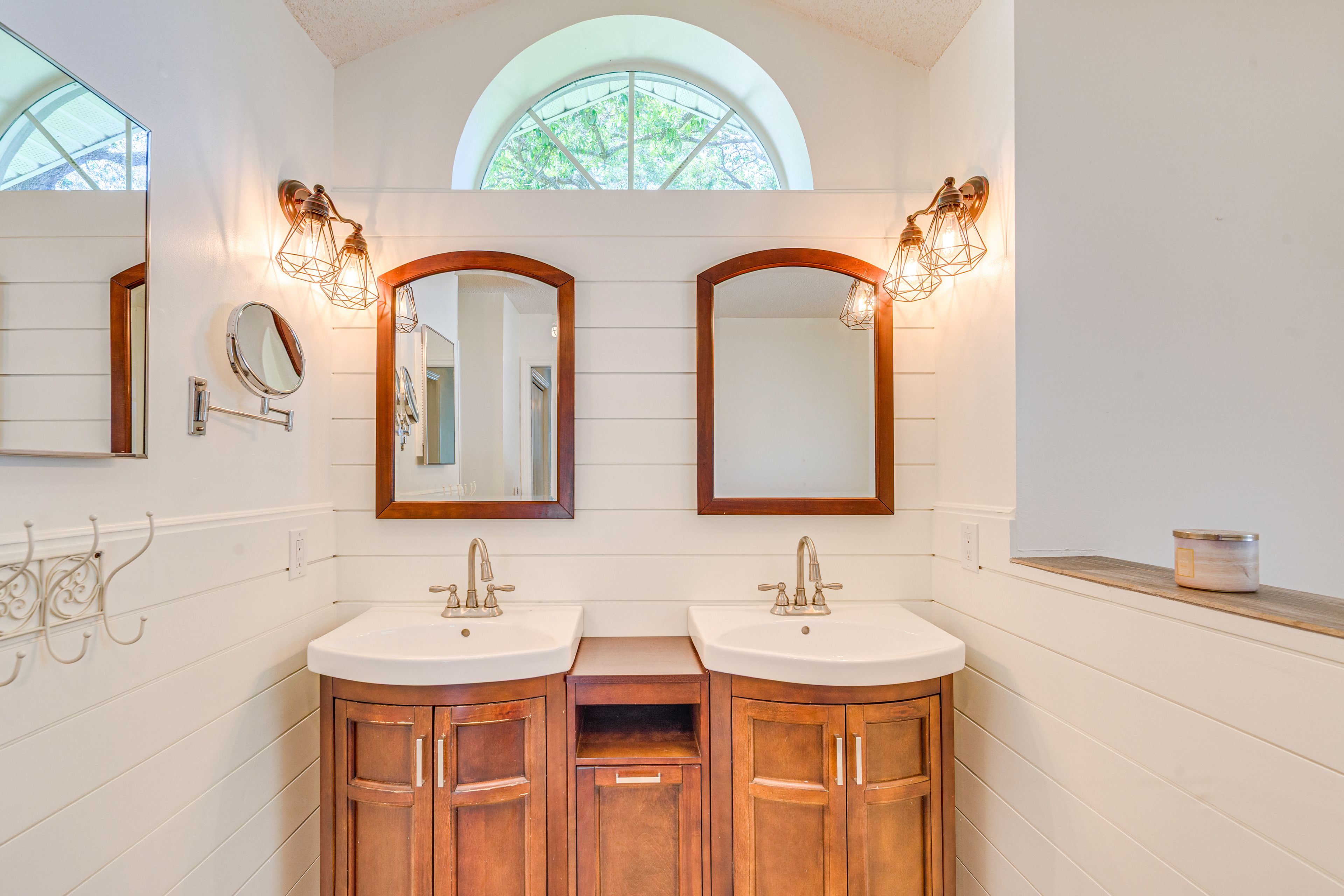 En-Suite Bathroom | Towels Provided