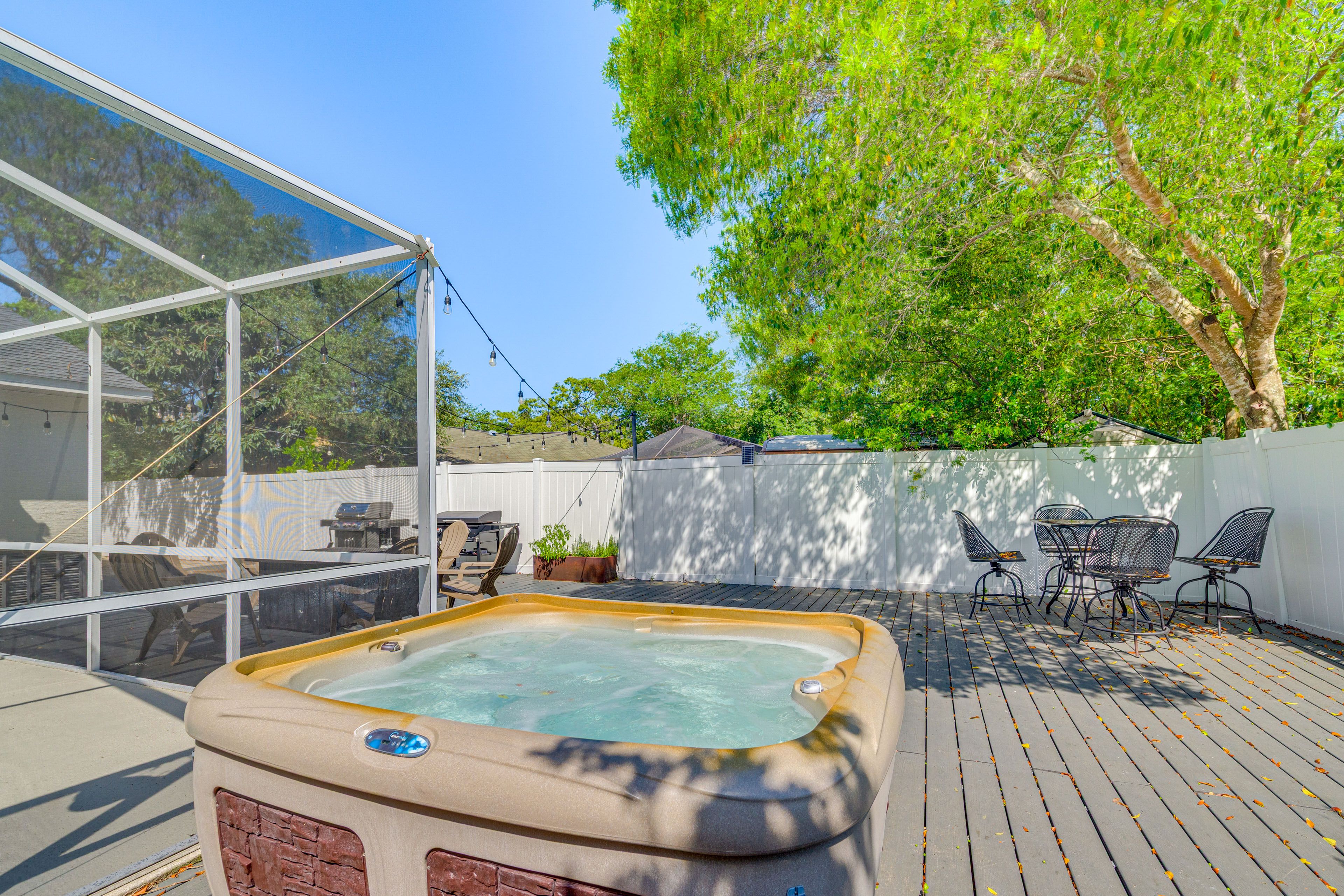 Private Hot Tub | Deck | Gas Grill
