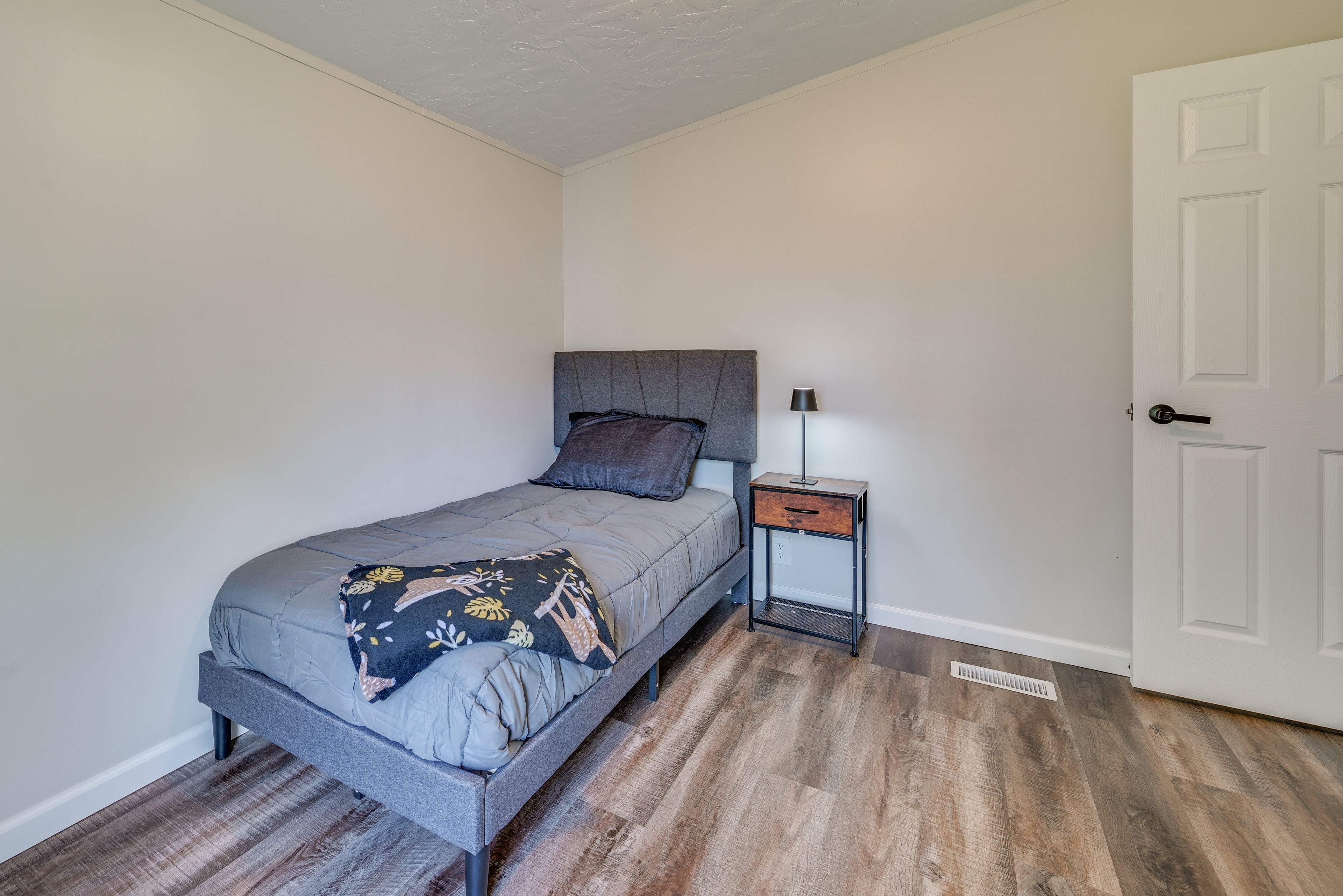 Bedroom 3 | Twin Bed