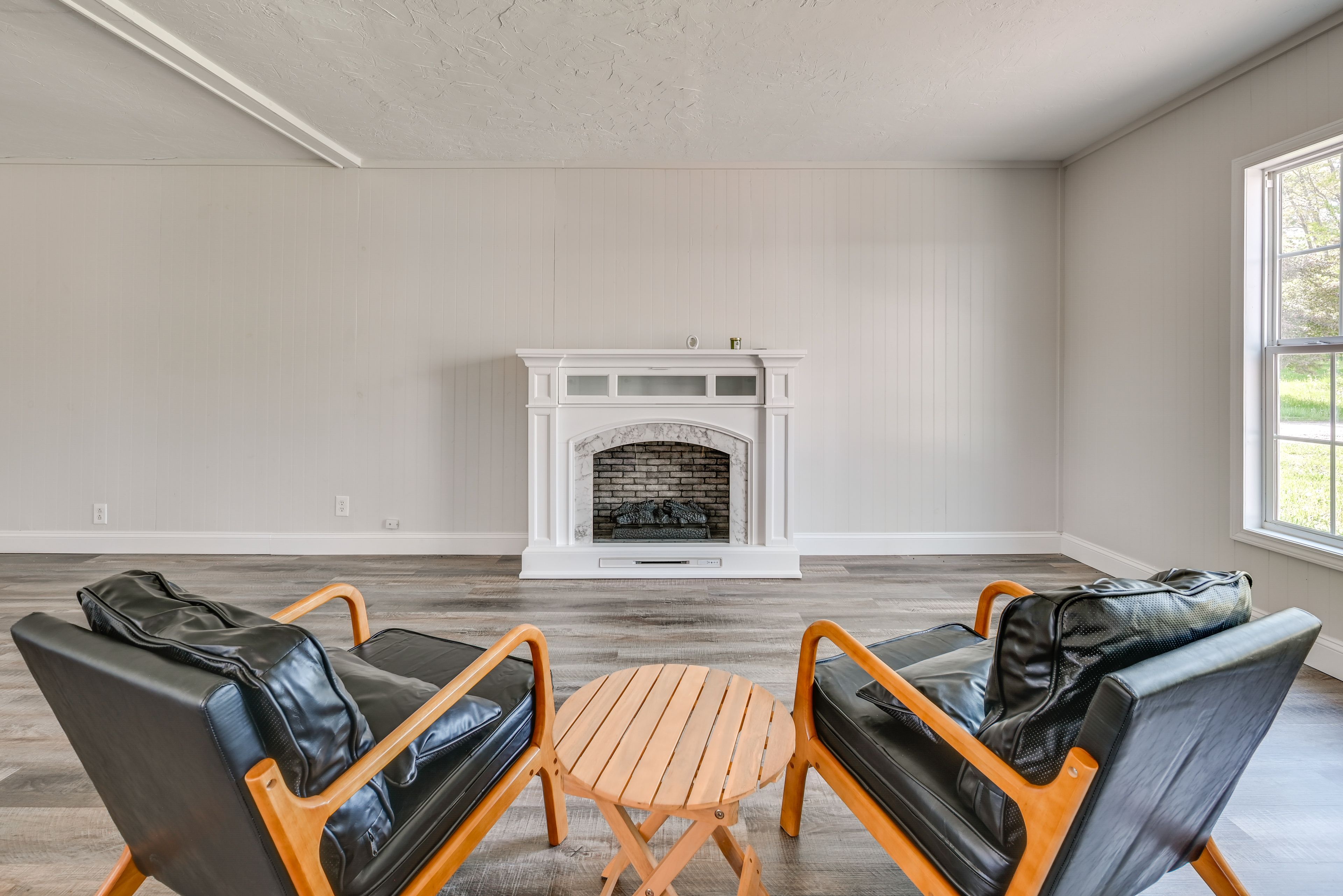 Sitting Room | Fireplace