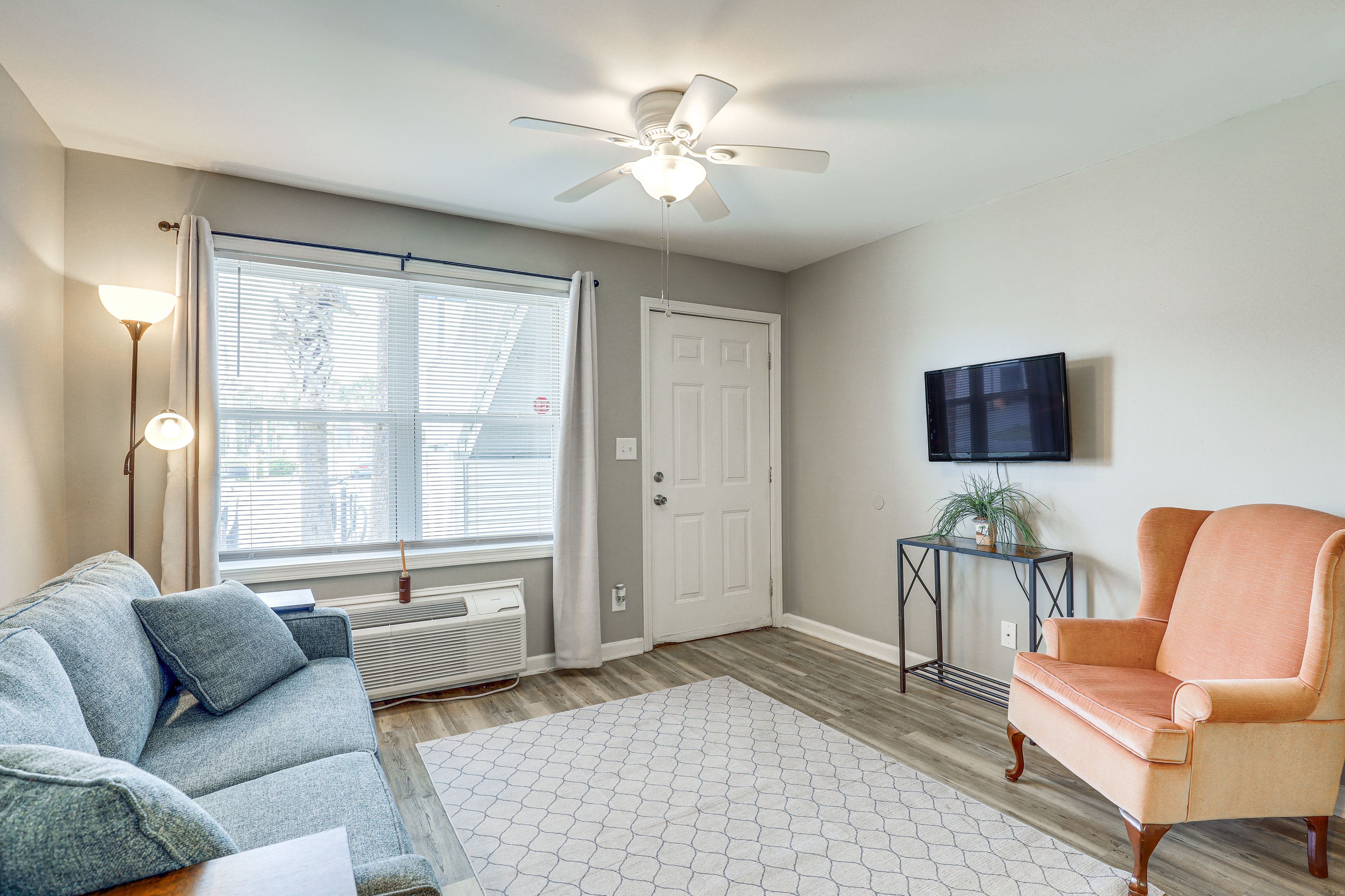 North Myrtle Beach Vacation Rental | Studio | 1BA | 1 Step Required | 373 Sq Ft
