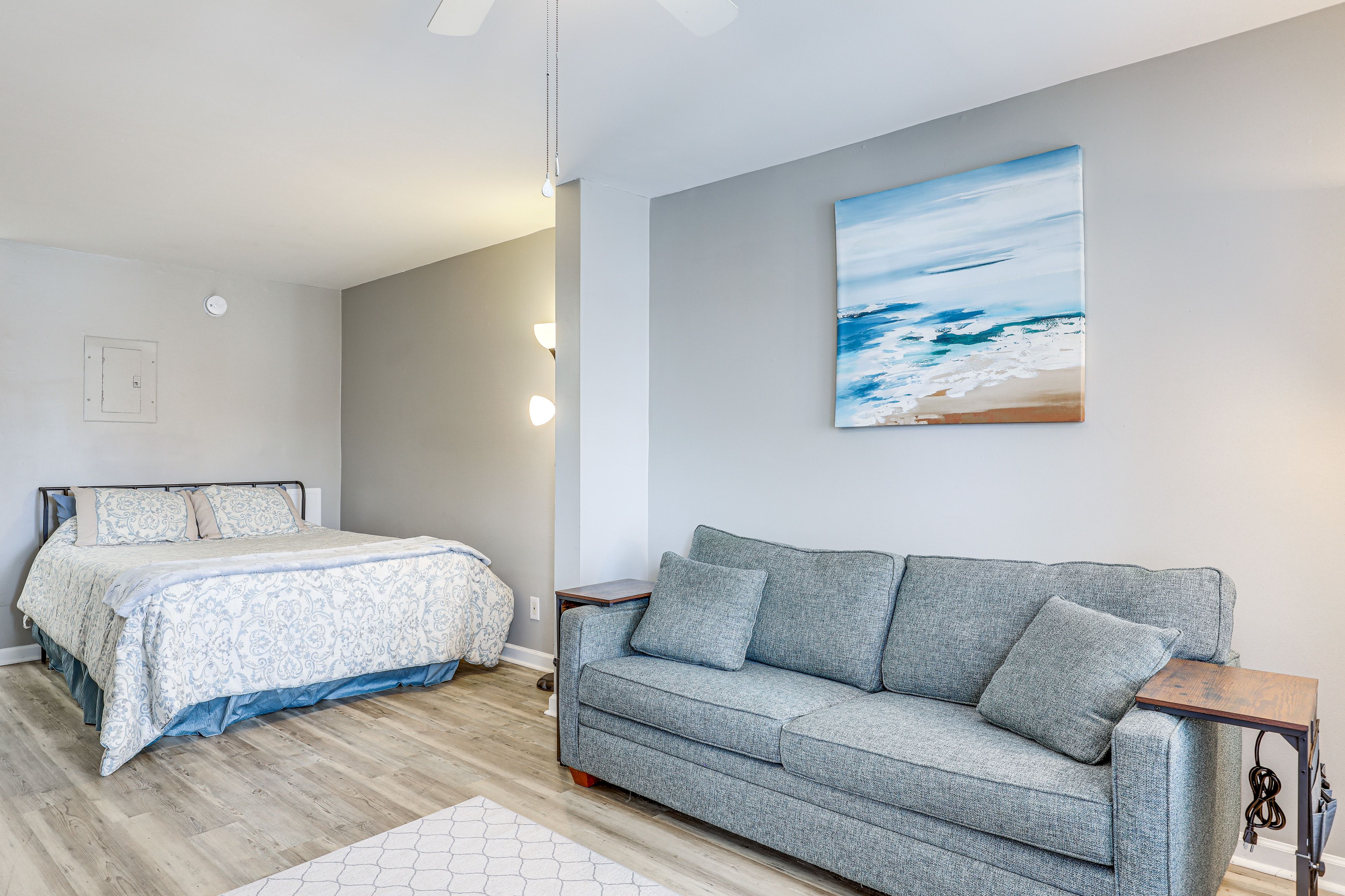 Studio | Full Sleeper Sofa | Free WiFi | Central A/C & Heat | Smart TV