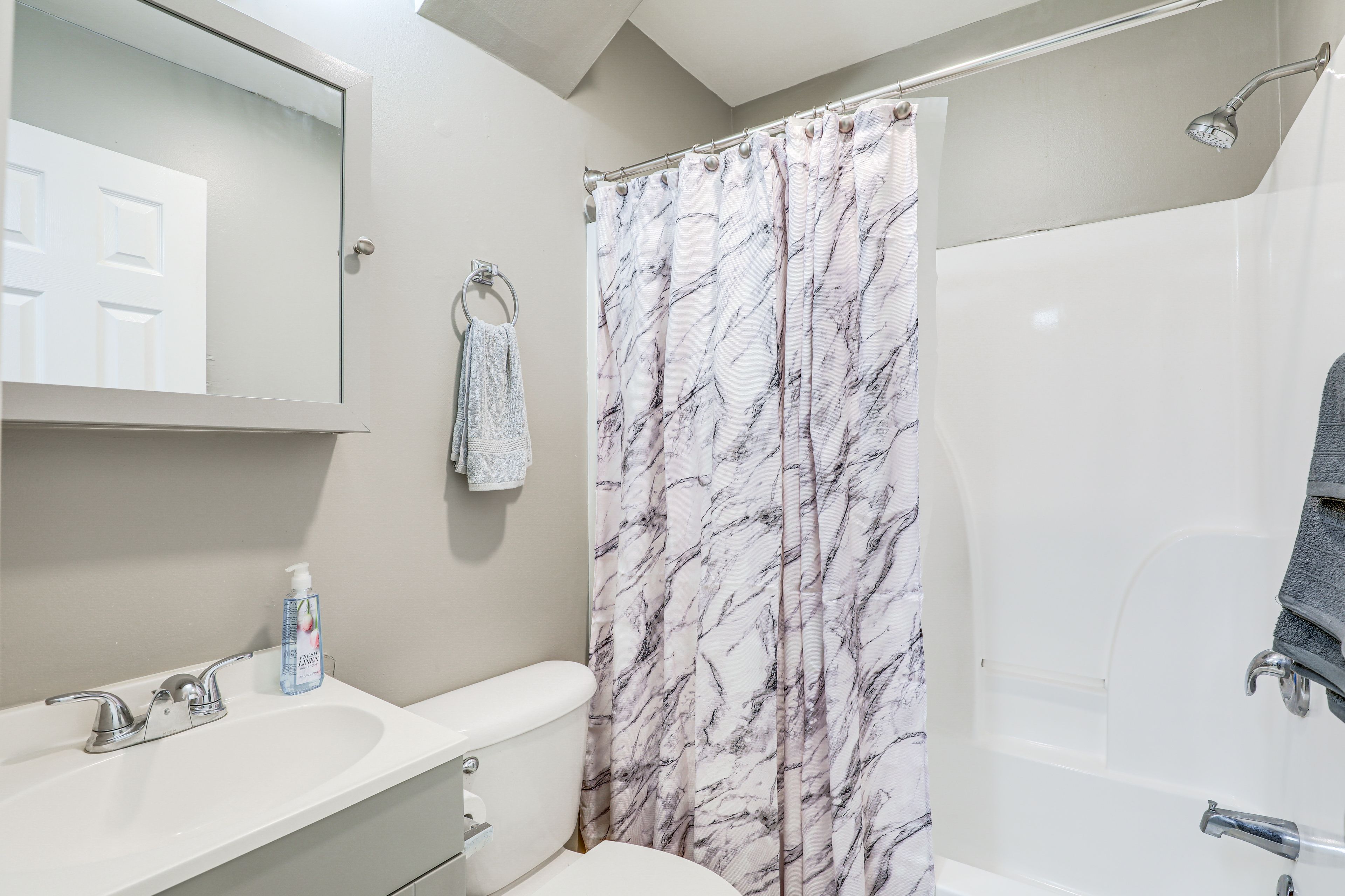 Full Bathroom