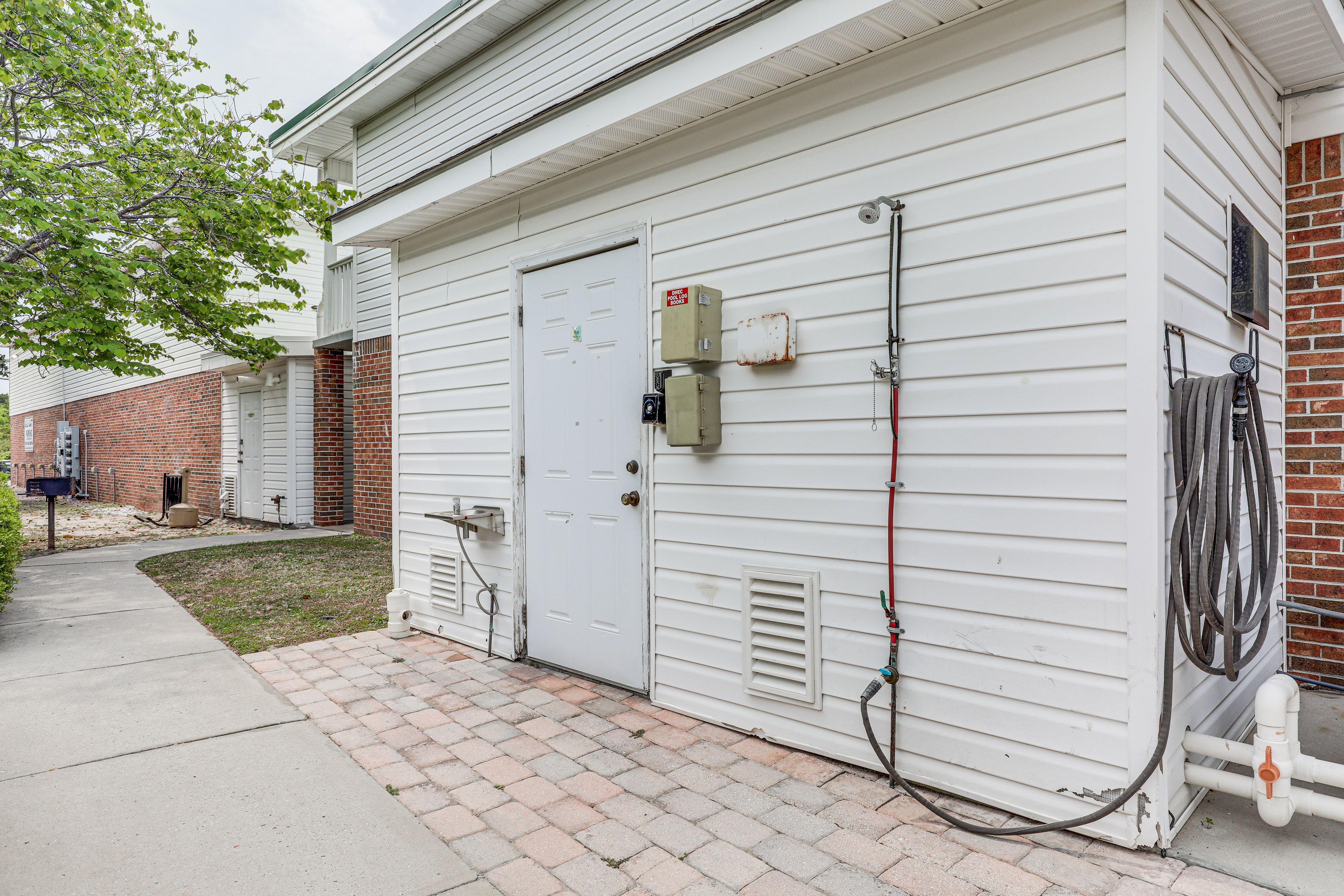 Palm Keys | Community Pool | Outdoor Shower